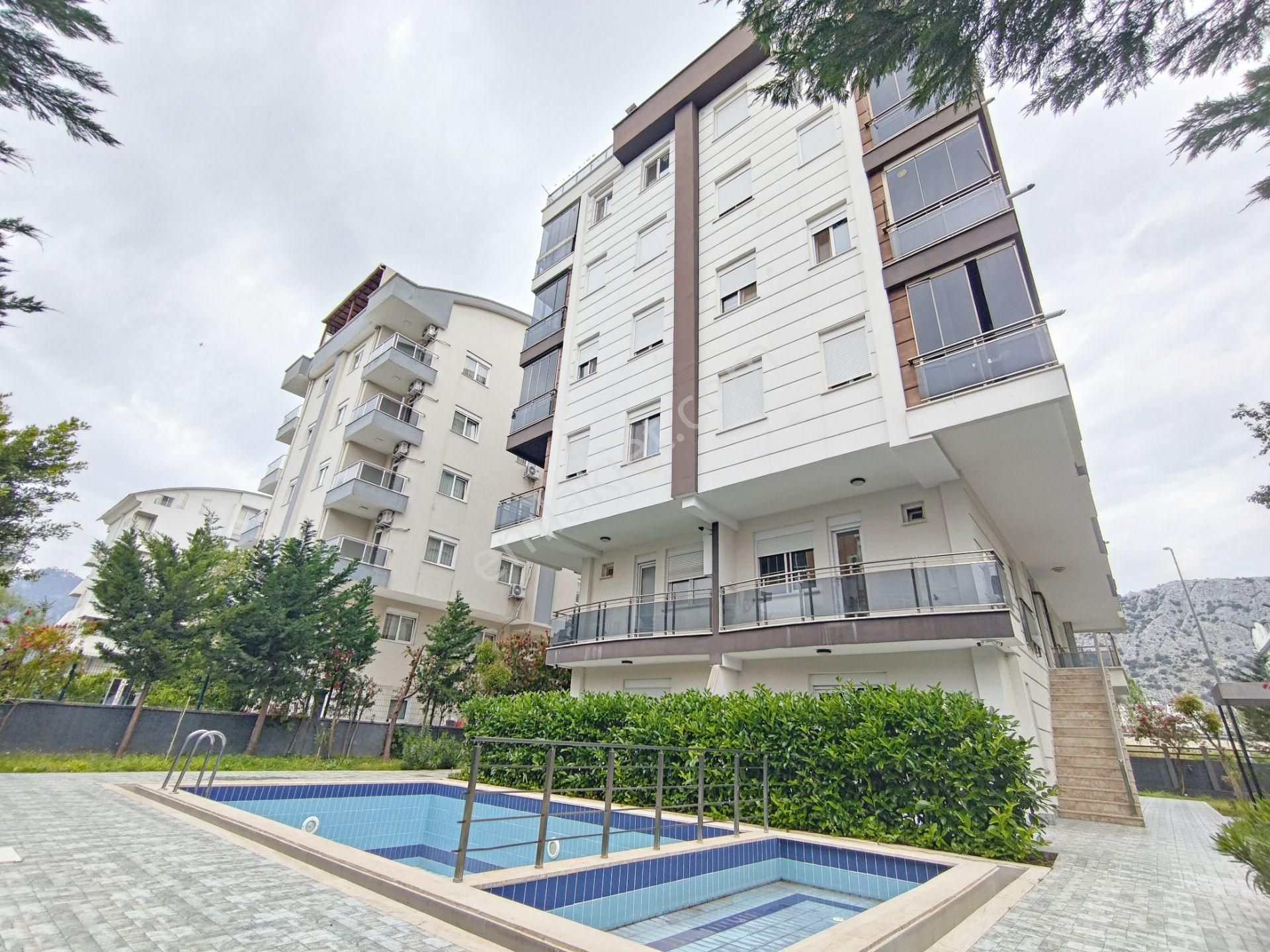 Hurma Mahallesinde 1+1 Eşyalı Kiralık Daire | Havuzlu Köşe Başı!