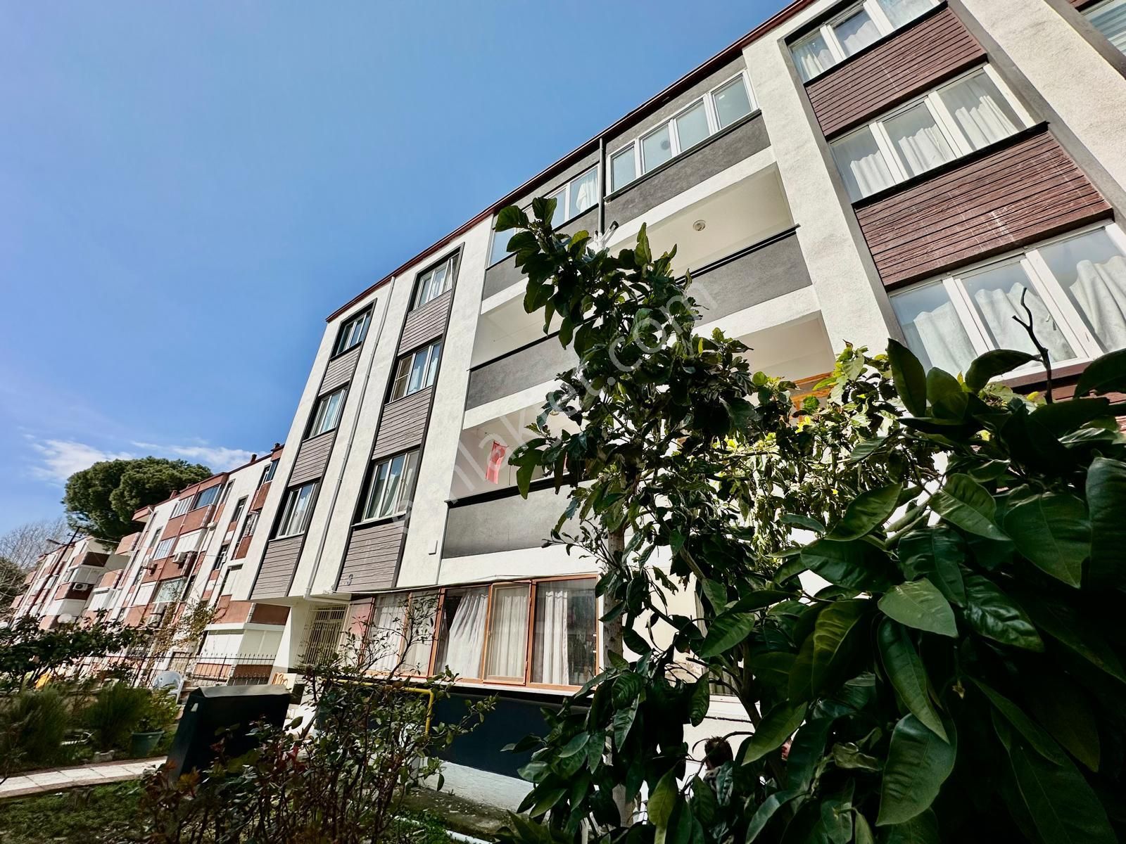 ⭐akçay Ay Emlaktan⭐altınkumda Pazar Pazarı Yakını Öncephe Denize 500 M Satılık 2+1 İçi Yapılı Daire