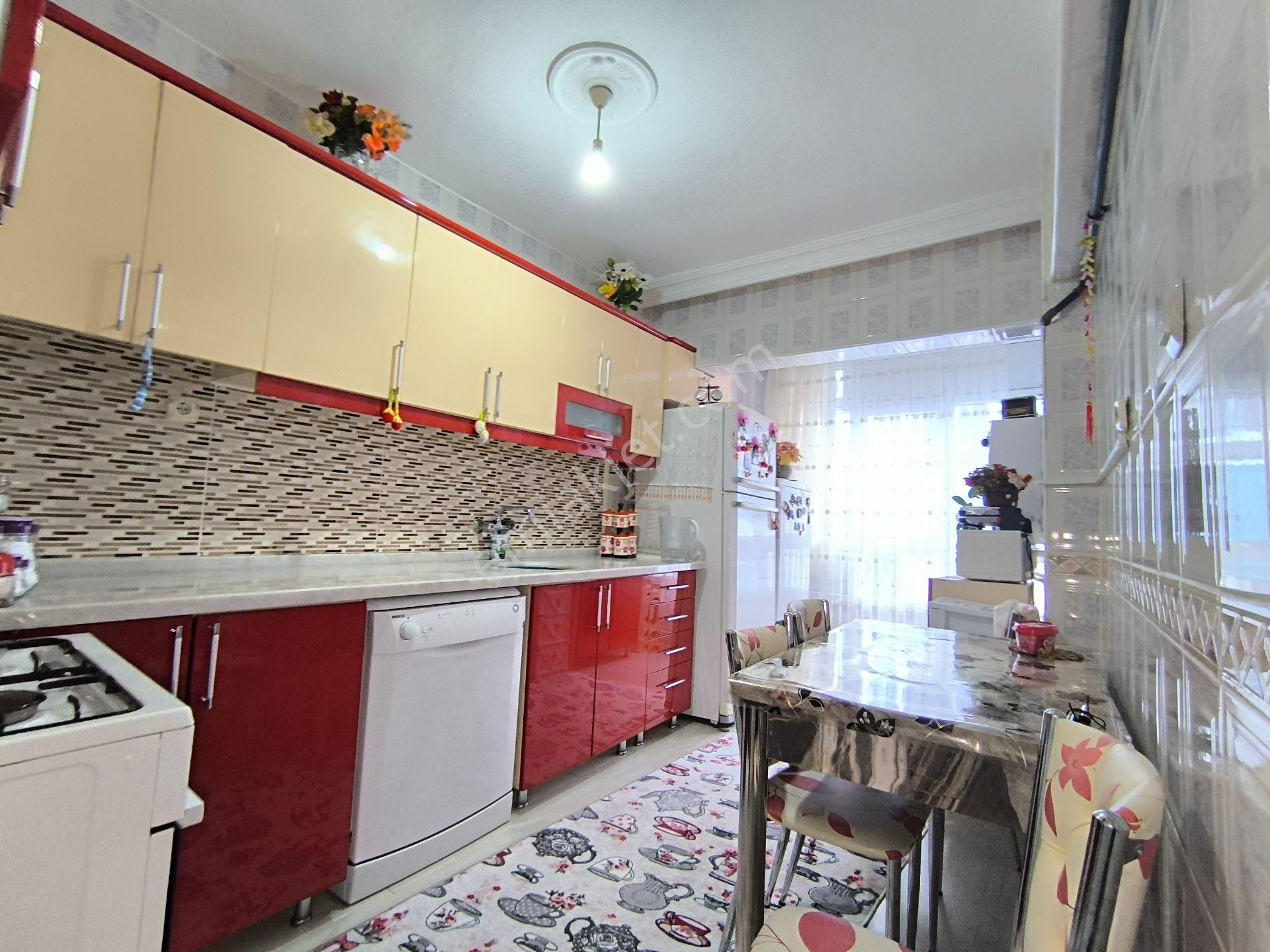 Yılmaz Gayrımenkulden Ful Yapılı Masrafsız Park Cephelı Satılık Daıre