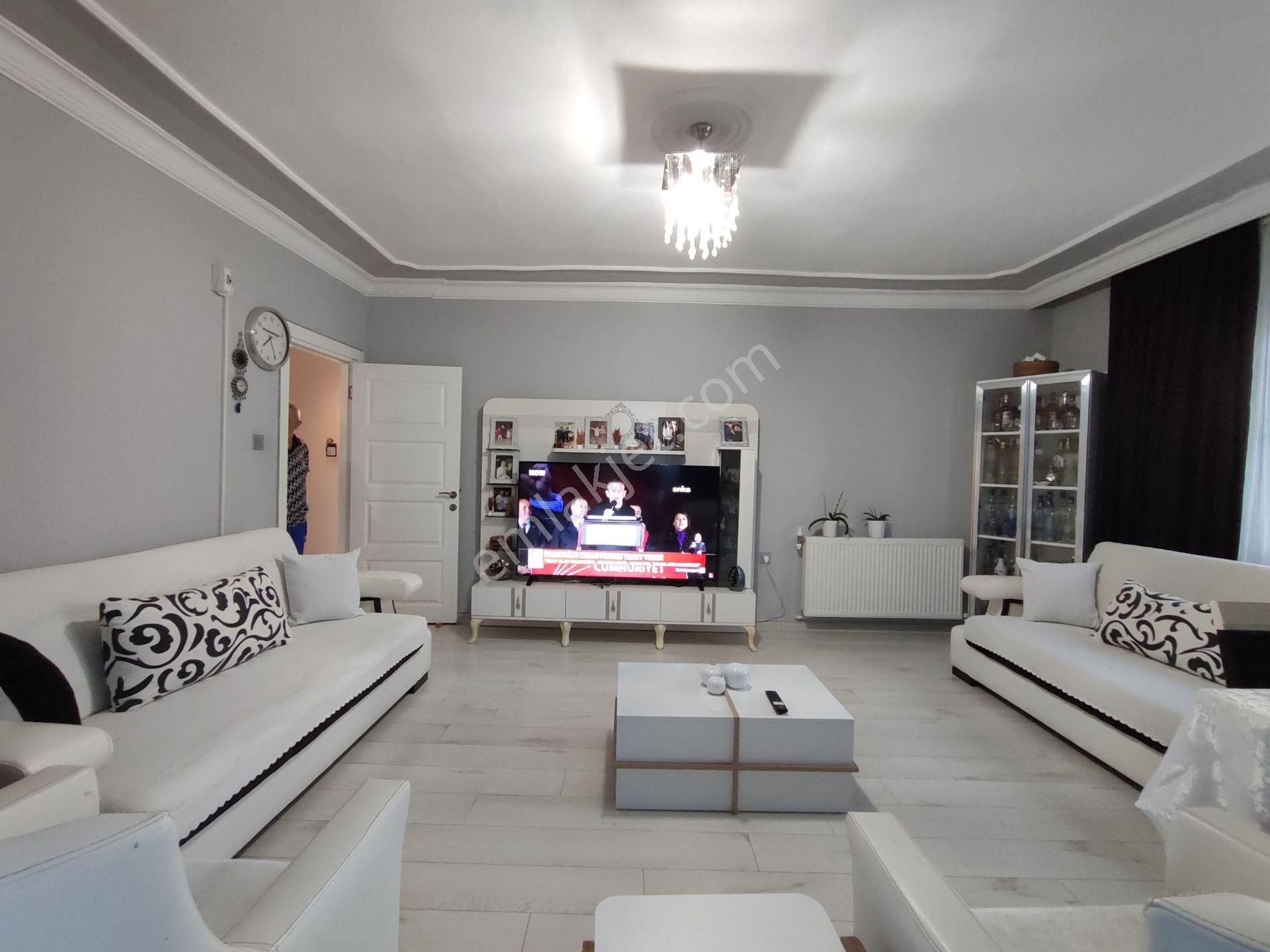 Çiftlikköy'de İyi Konuma Sahip Cepheleri Açık İçi Komple Yapılı 3+1 Satılık Daire