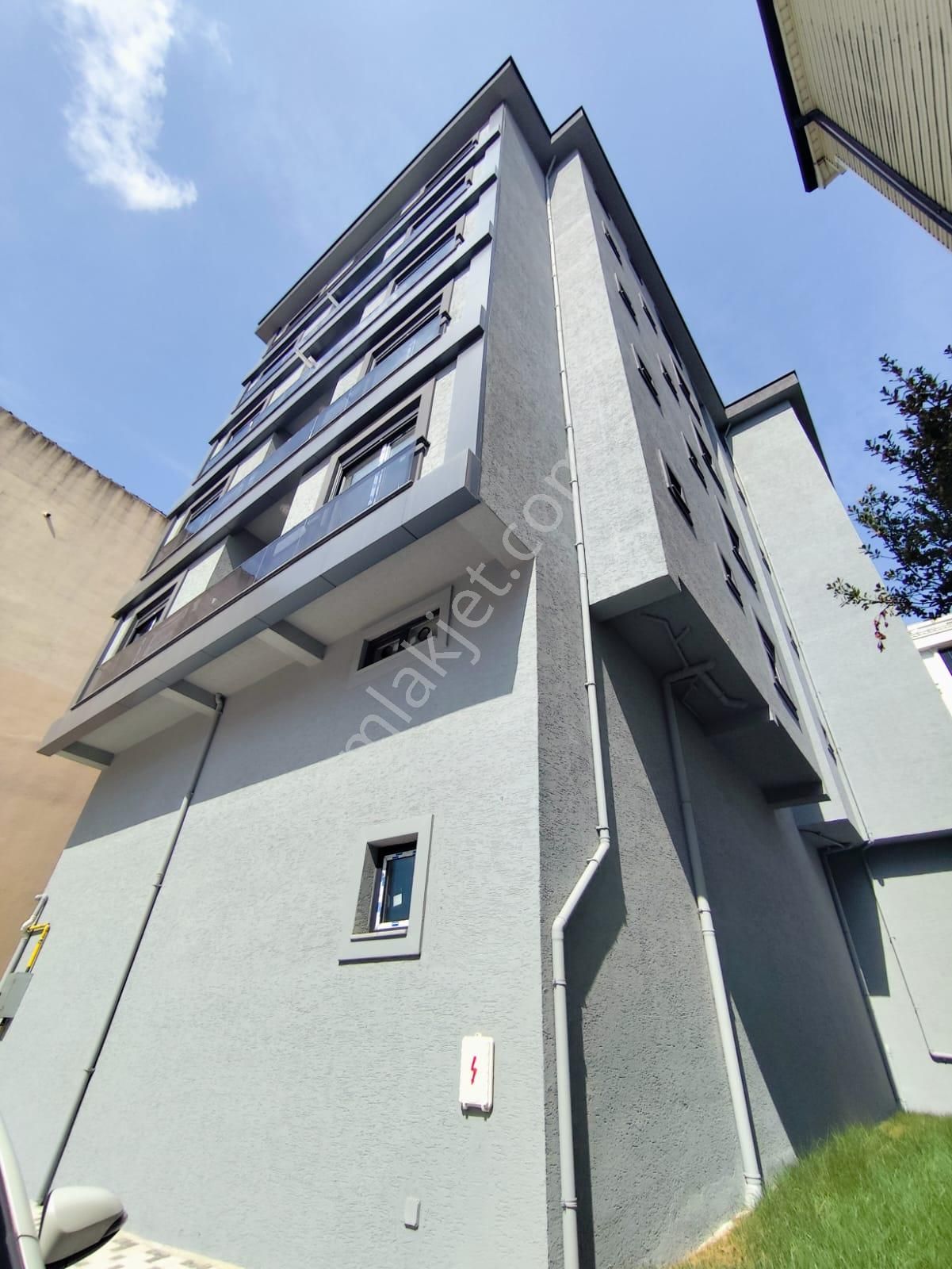 Mertcan Dan Yakacık Meydana Yürüme Panjurlu 3+1 Ankastreli Lüks Daire