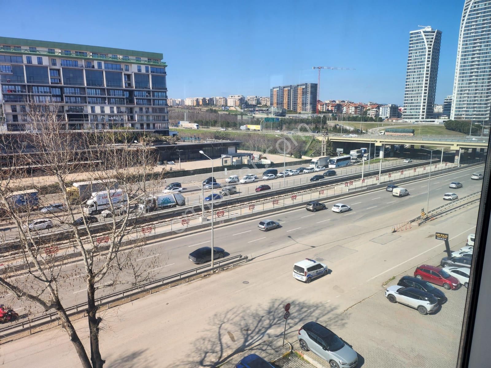 Bursa Mudanya Yolunda Balkar Plaza'da 87m2 Satılık Kiracılı Ofis