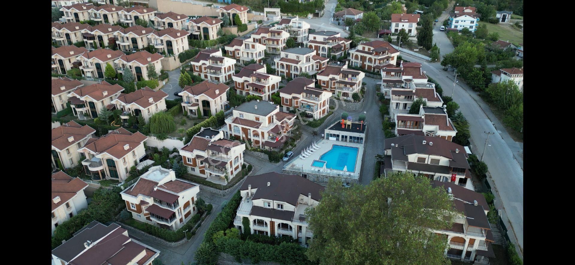Başiskele Barbaros Mah. Site İçi Müstakil Kiralık Villa
