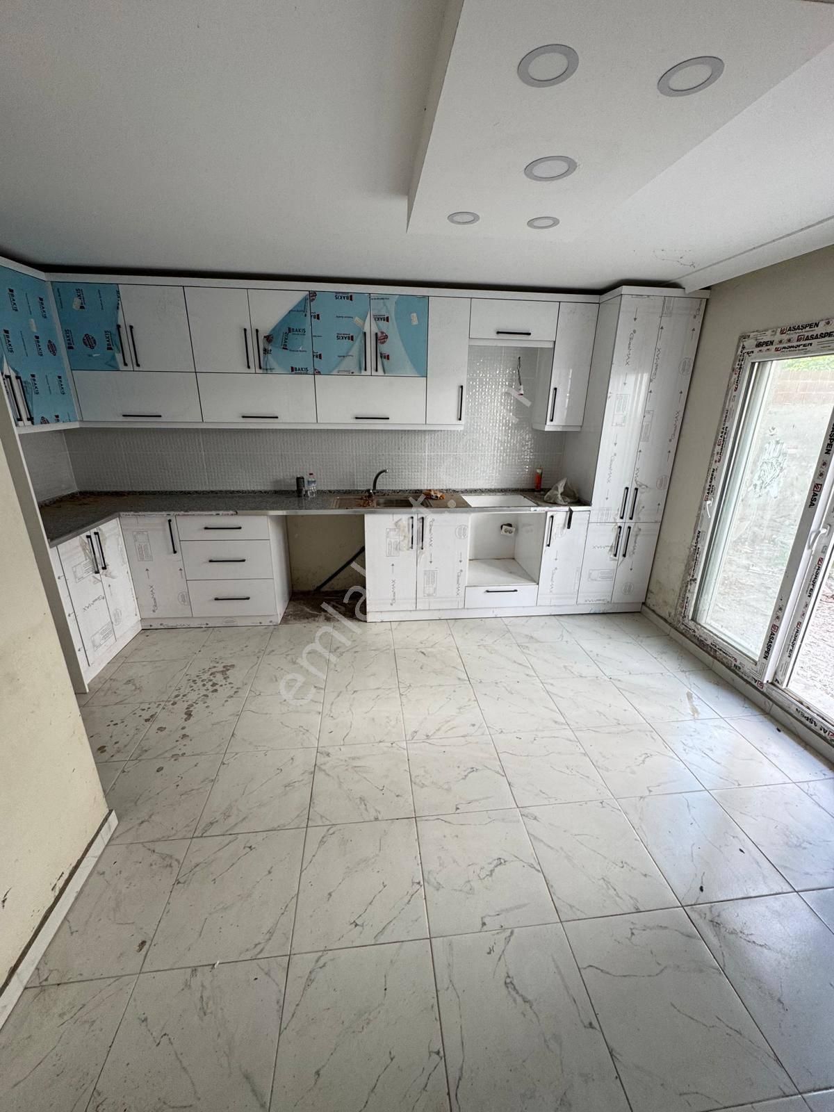 Turgutlu Satılık Selvilitepe Mah 1+1 80m2 100m2 De Bahçeli Zemin Kat Asansörlü Kilerli Doğalgazlı D