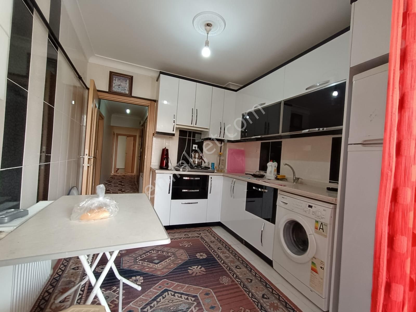 Yılmaz Gayrimenkulden 1 Kat 9 Yıllık 3+1 Park Cephe Masrafsız Daire