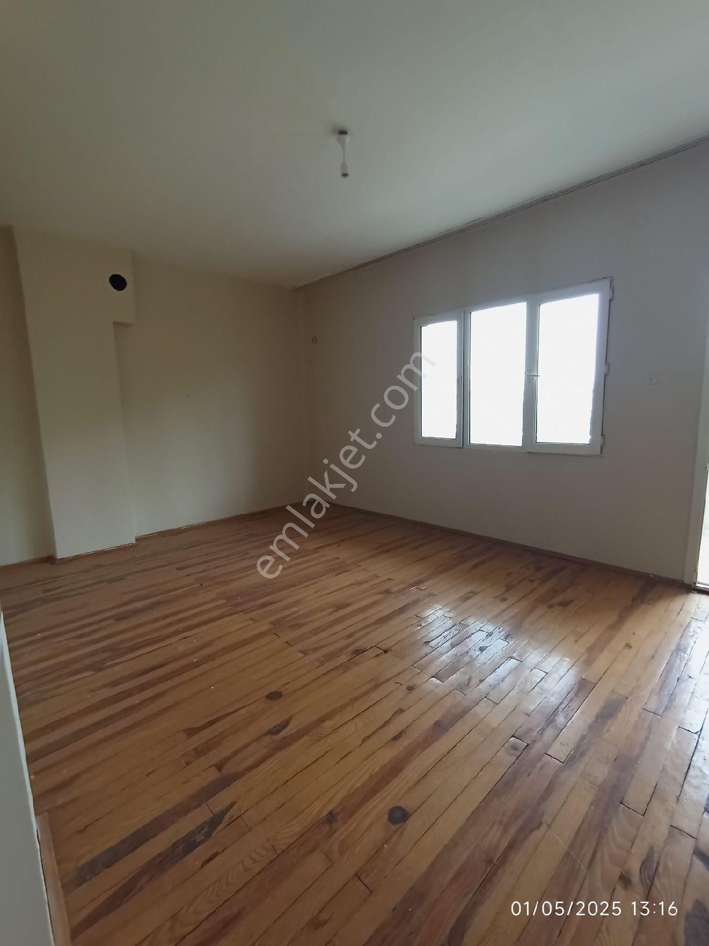 Kiralık Daire Bayram Yerinde Okula Çok Yakın Mesafede Bilgi İçin İletişime Geçiniz