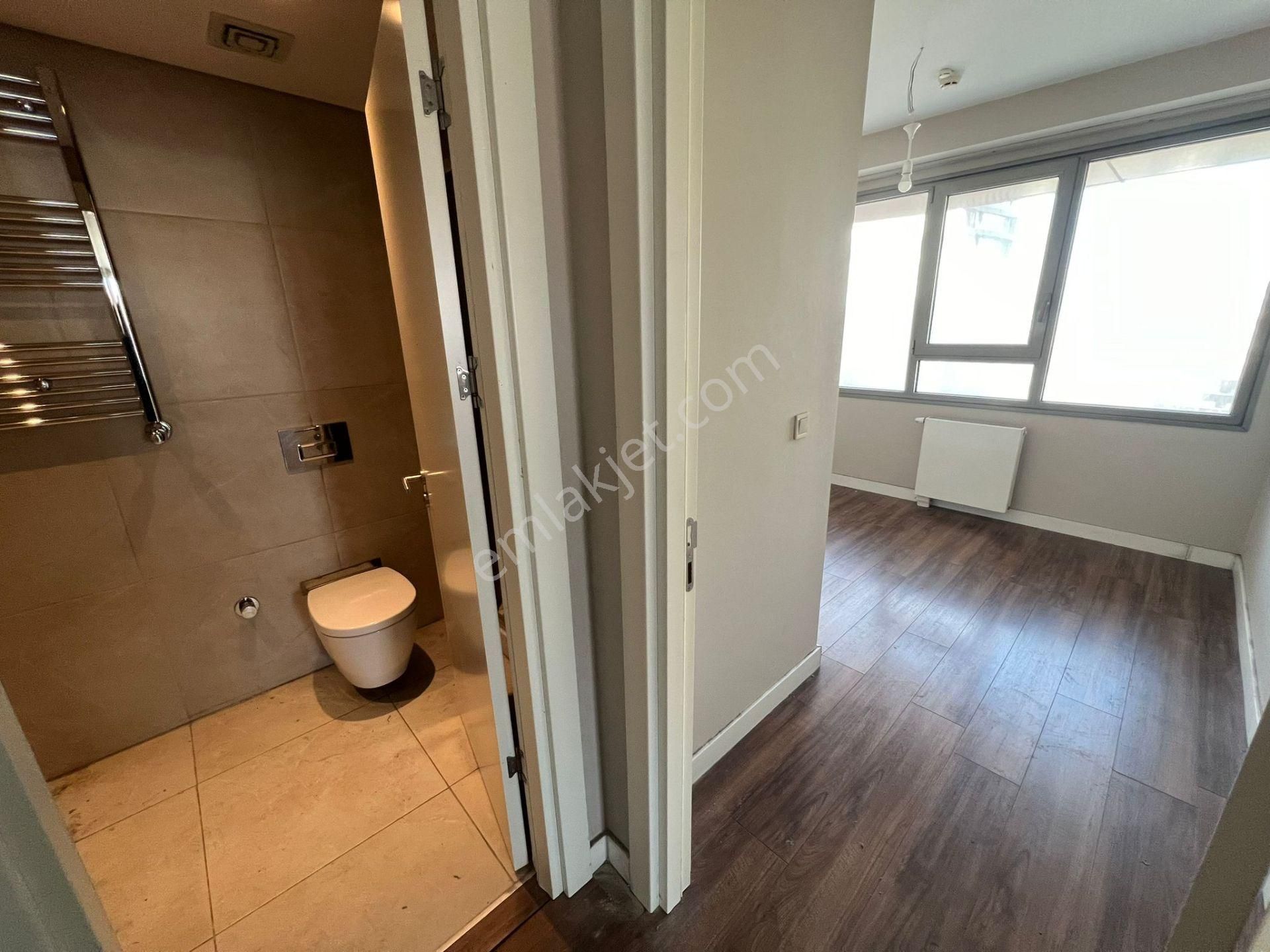 Satış Ve Kiralama Ofisinden Boş Çift Cephe Satılık 2+1 Daire