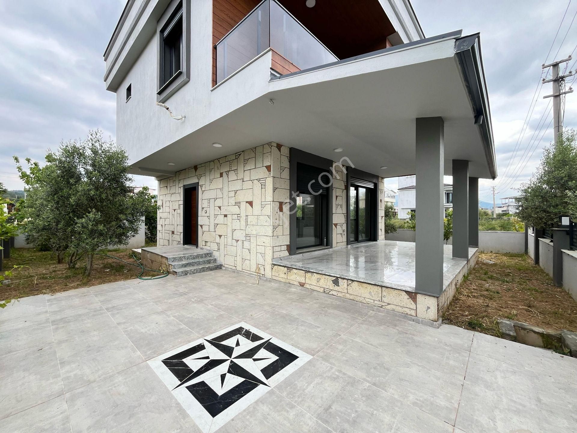 İzmir Seferihisar Doğanbey'de 300m2 Arsa İçin'de Tek Müstakil Satılık 3+1 Villa