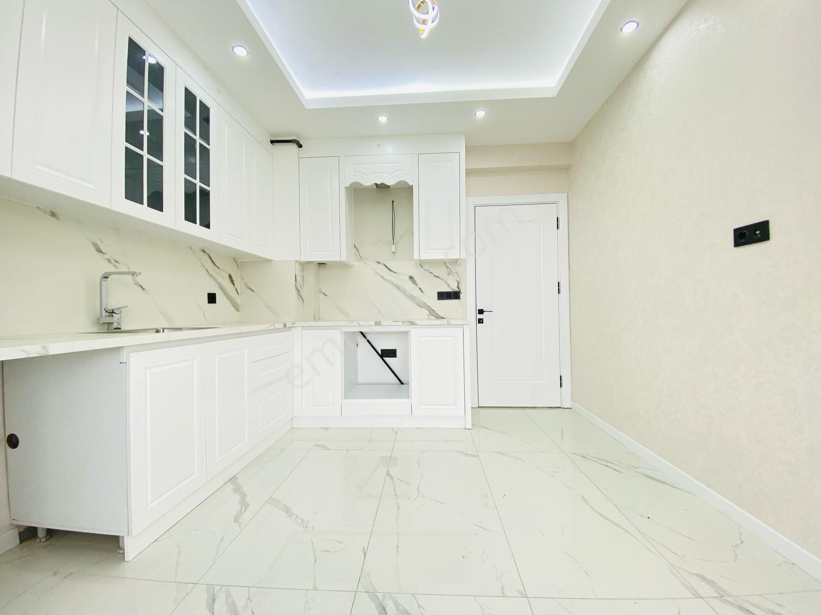 Denizli Şemikler'de 2+1 120m2 Muhteşem Konumda Ebeveyn Banyolu Satılık Ara Kat Fırsat Lüks Daire