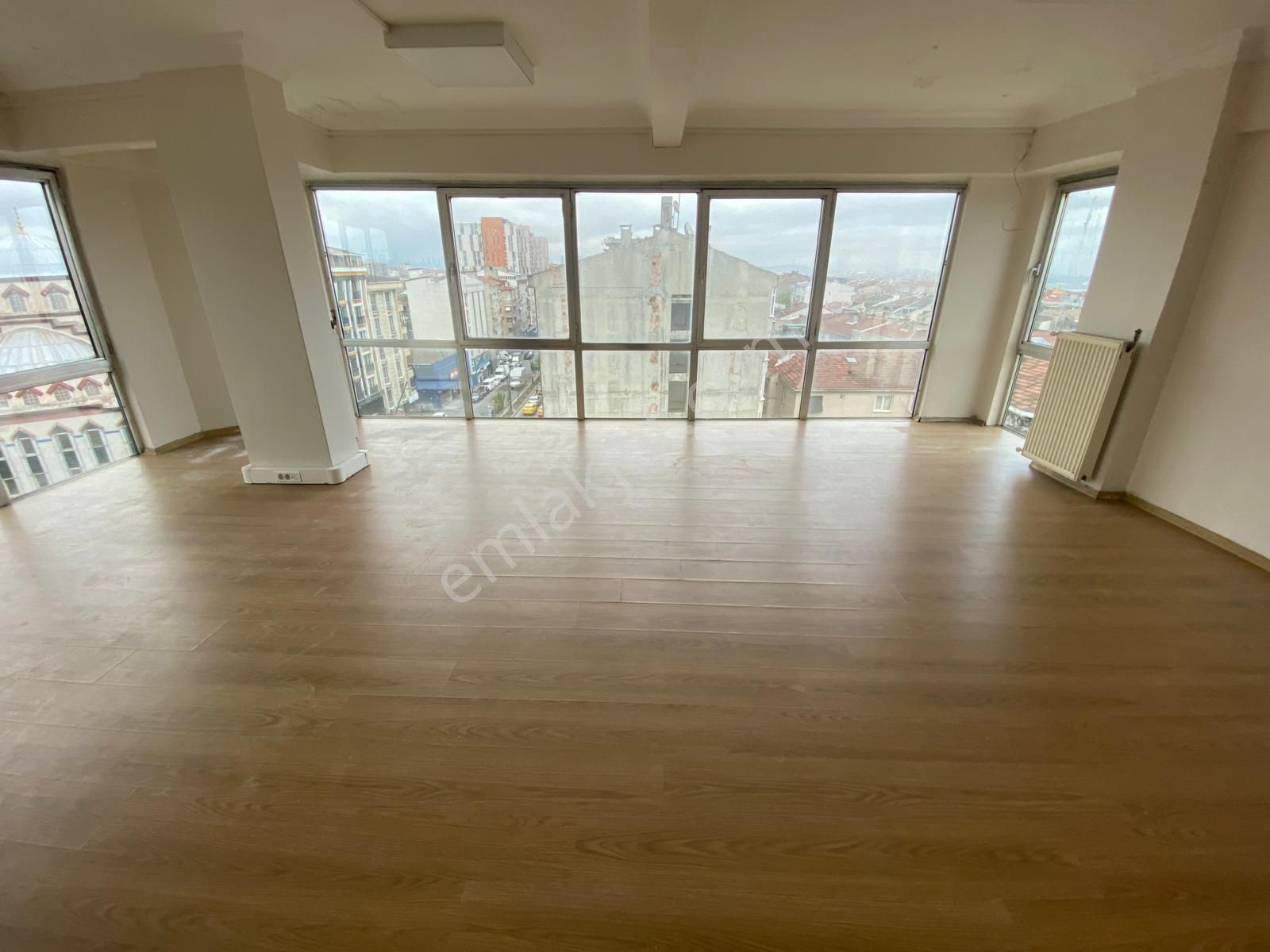 Gaziosmanpaşa Meydana Çok Yakın Durumda Kiralık 118m2 Plaza & Ofis Katı