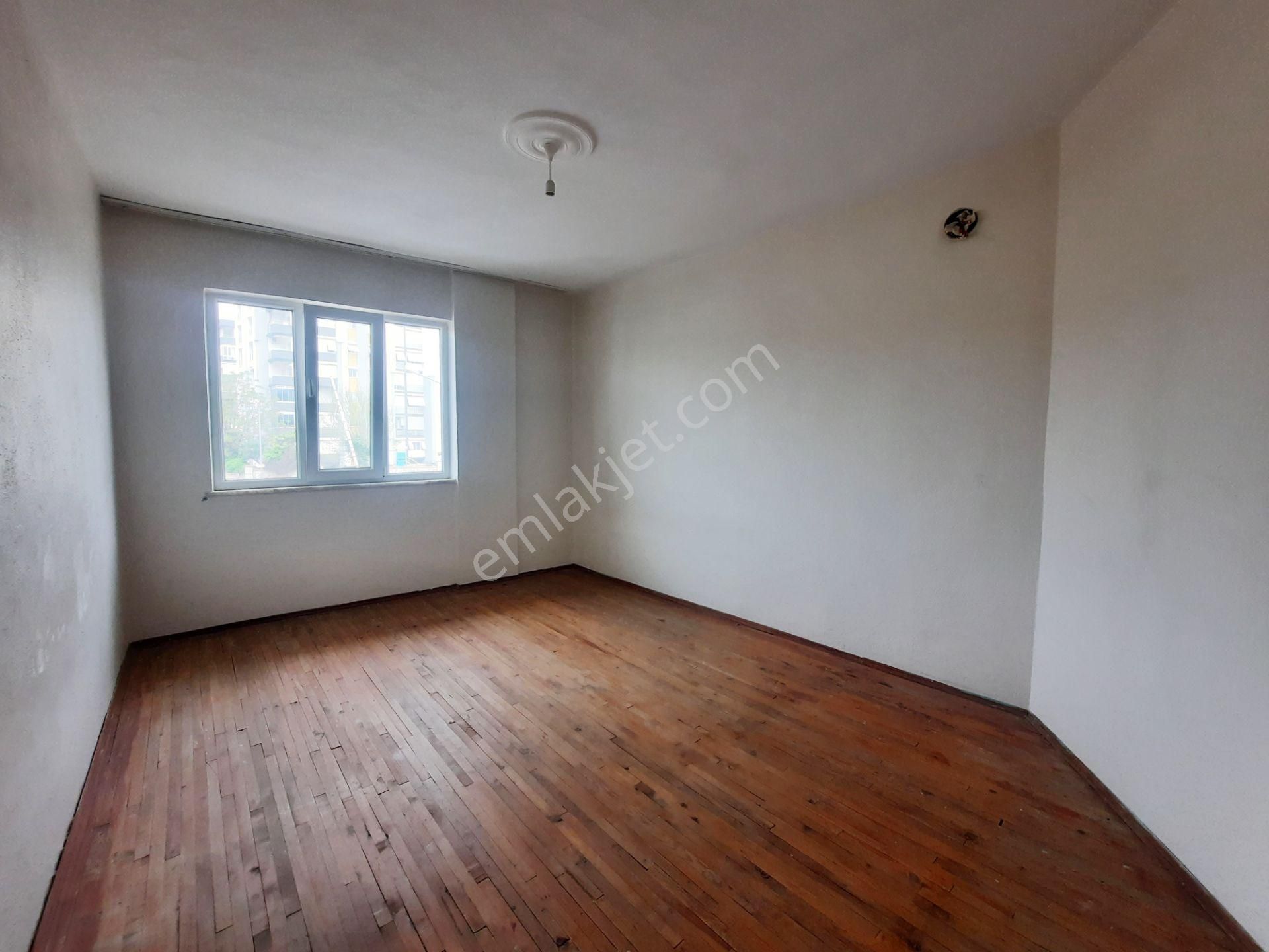 Cumhuriyette Köşebaşı, 4+1 Daire..