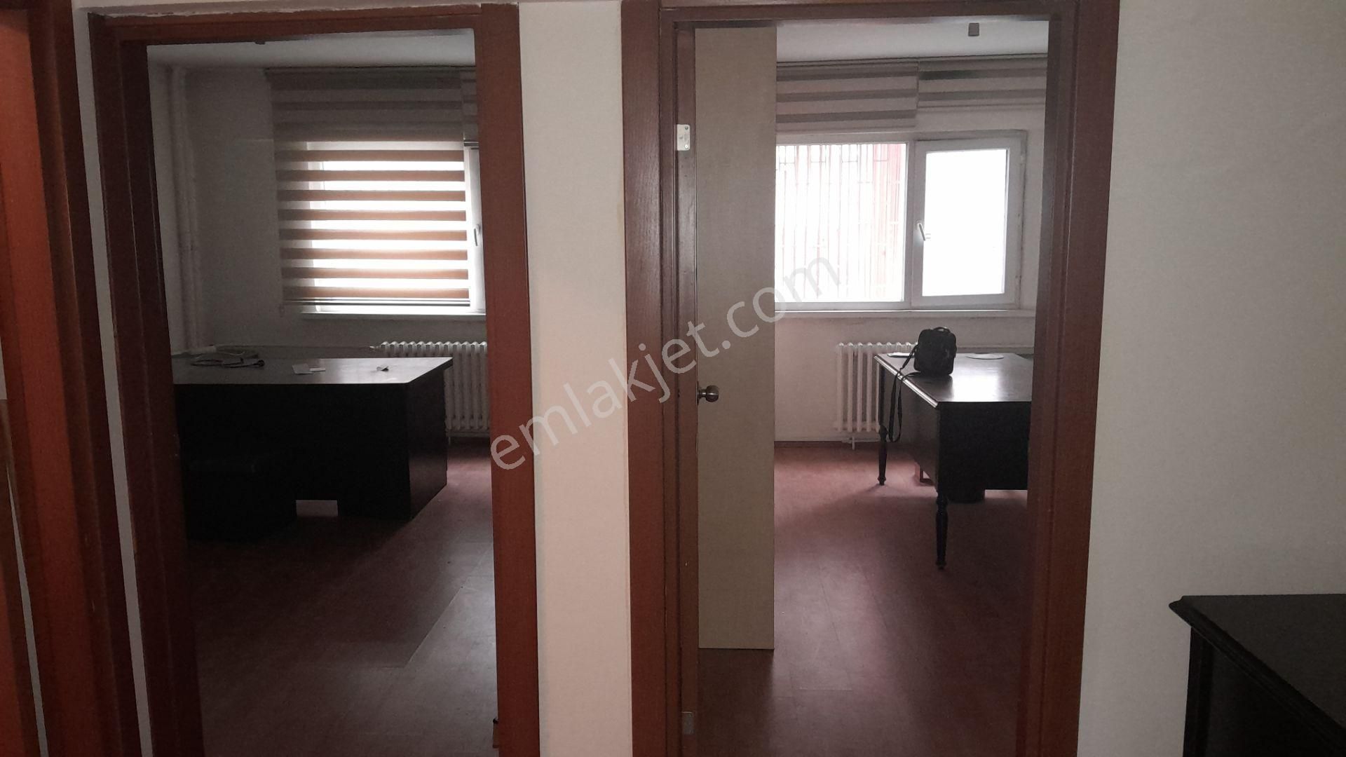 Sıhhiye Merkez İş Hanında Kiralık Mobilyalı 2+sekreterya +mutfak+wc Ofis 1.kat