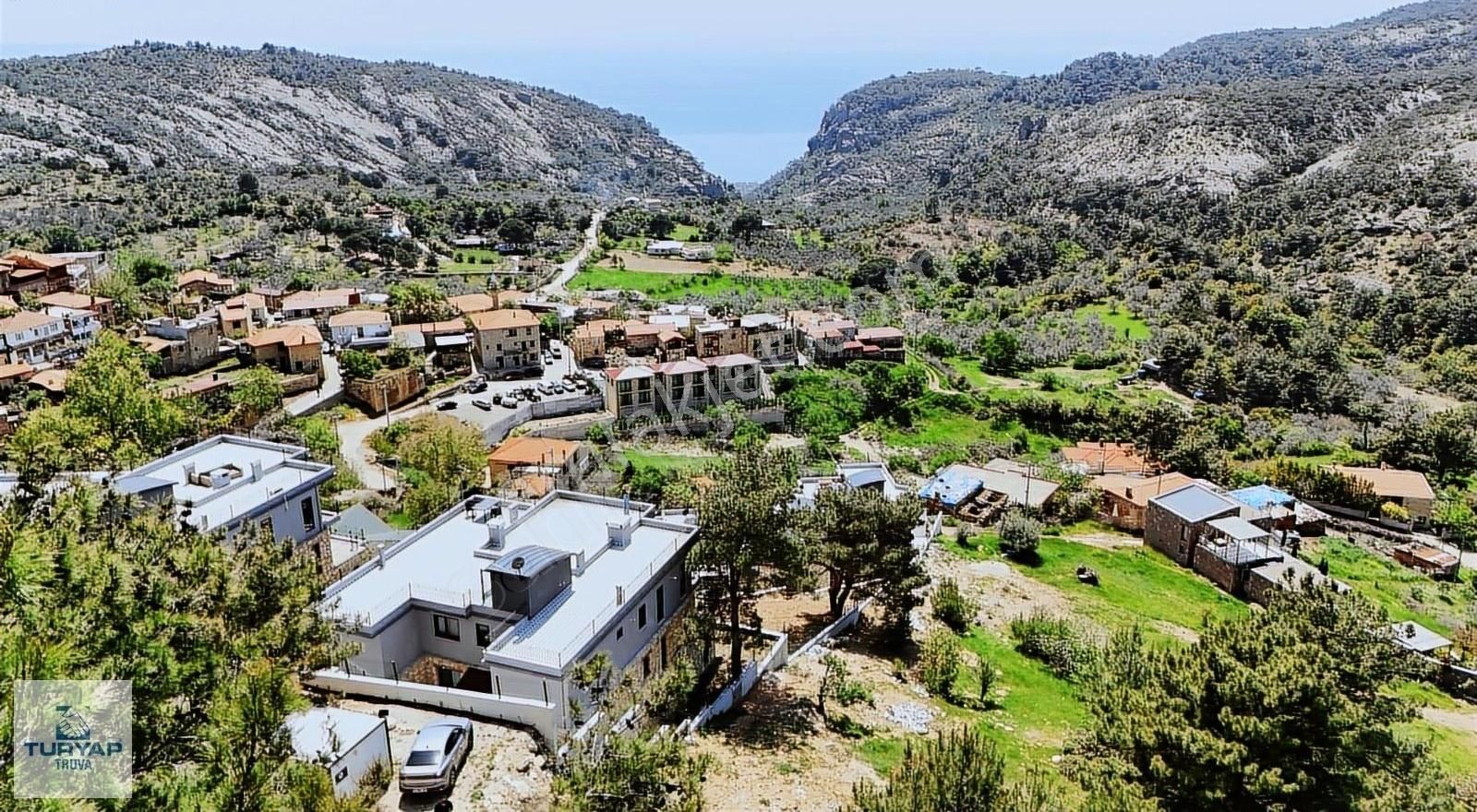 Çanakkale Arıklı'da Midilli Manzaralı Satılık 1+1 Teraslı Daire