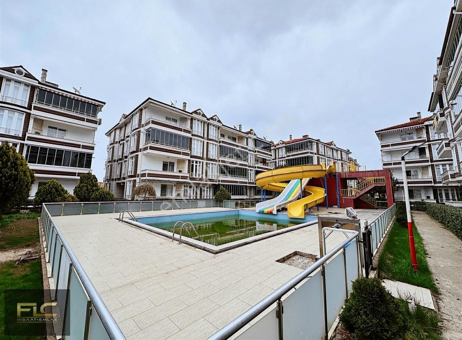 Karasu Sahil-gardenya Sitesi 3.kat-aquaparklı Havuzlu Sitede 2+1