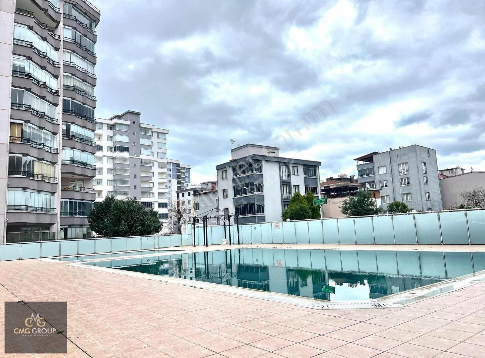 Cmgden Derebahçede 3+1 140m2 Site İçerisinde Havuzlu Cambalkon