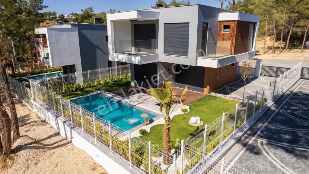 Özel Havuzlu 3+1 Özel Mülk Villa