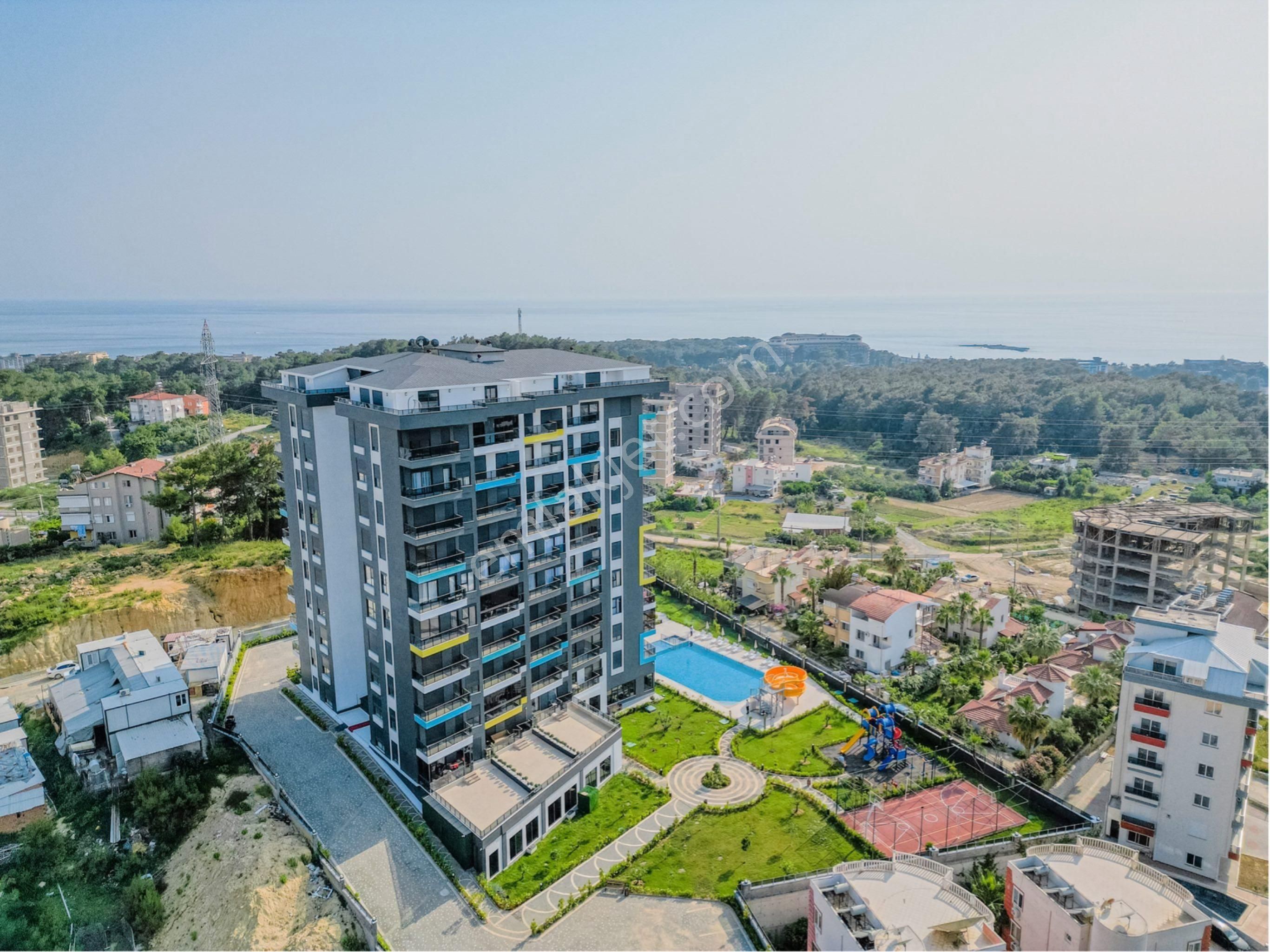 Pıne Garden Sitesinde Deniz Manzaralı 1+1 Daire