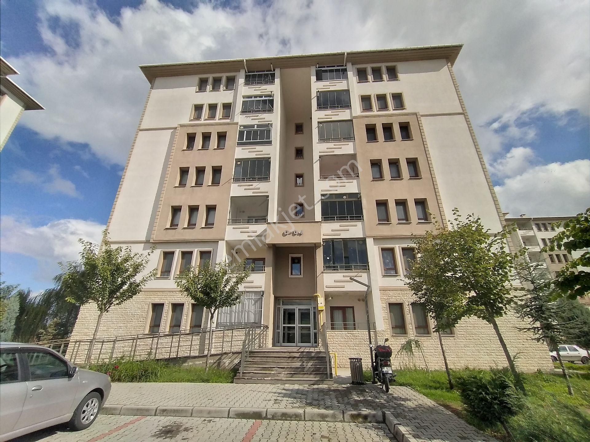 Tekkeköy Toki'de Kiralık 3+1 Daire (5. Kat)