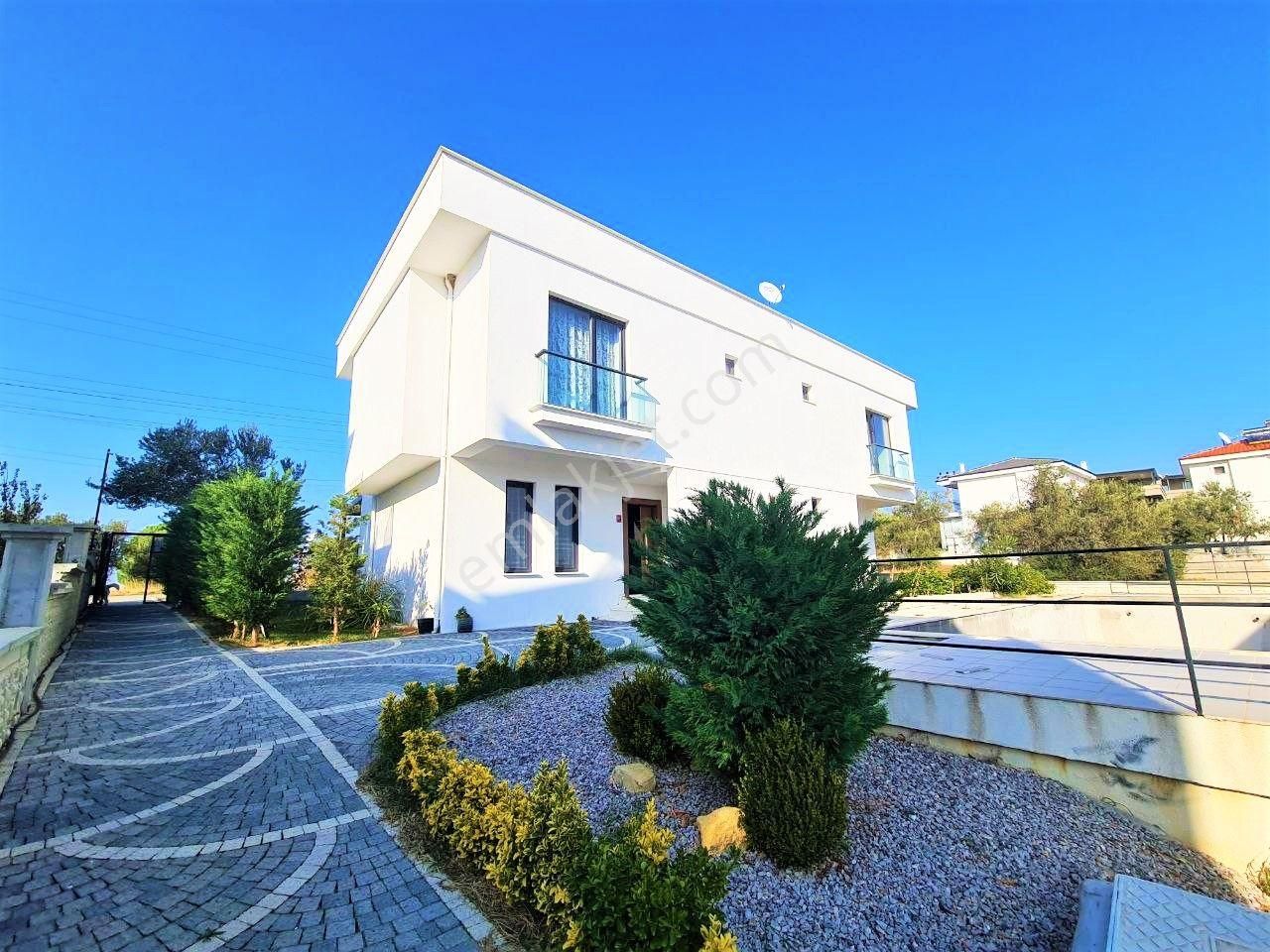 💎aygül'den💎gömeç Karaağaç Artur'da Sıfır Nezih Site İçi Havuzlu Denize Çok Yakın 3+1 Satılık Villa