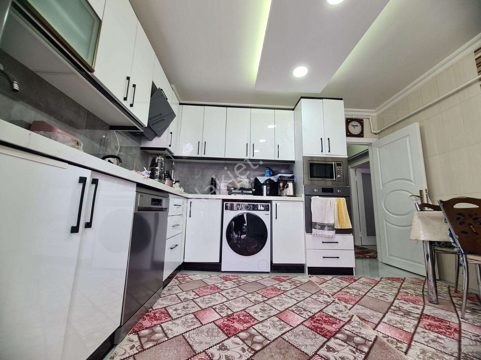 Selim Caddesi Paraleli Çift Balkonlu Full Yapılı Asansörlü 4+1 Daire