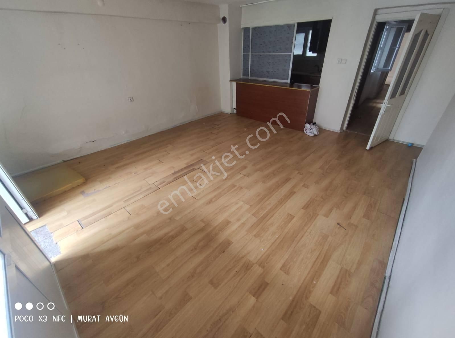 Turgutlu Satılık Özyurt Mah 2+1 95m2 Zemin Üstü 1. Kat Sobalı Klasik Daire