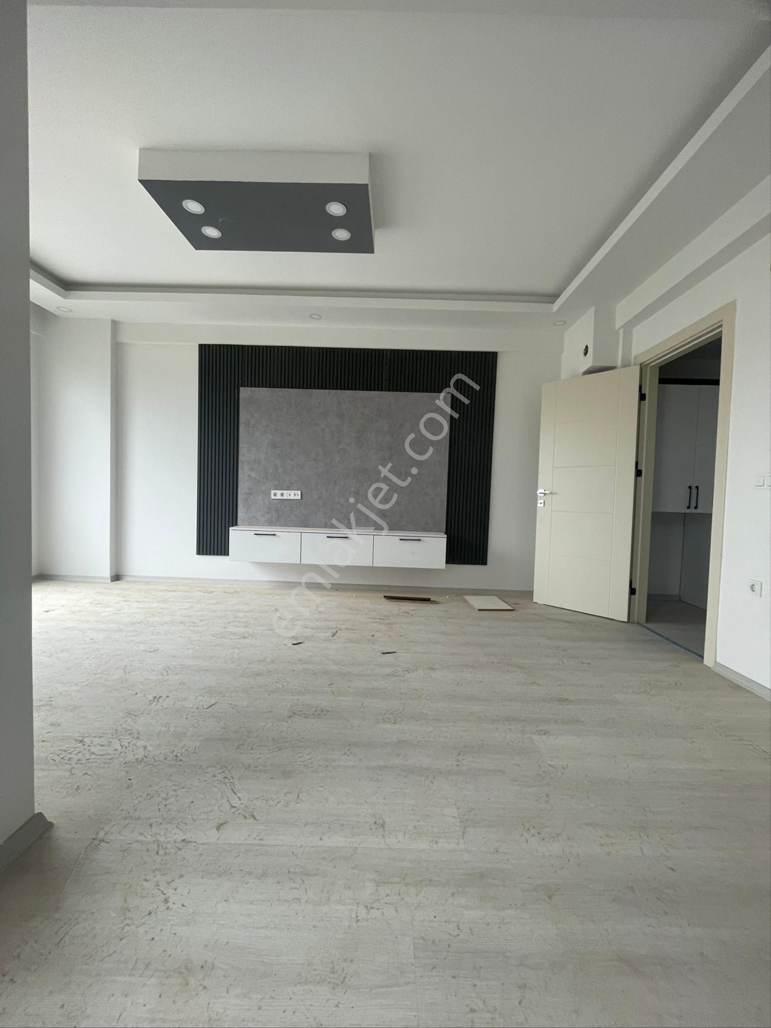 Karaburunda Satılık 2+1 Geniş Daire