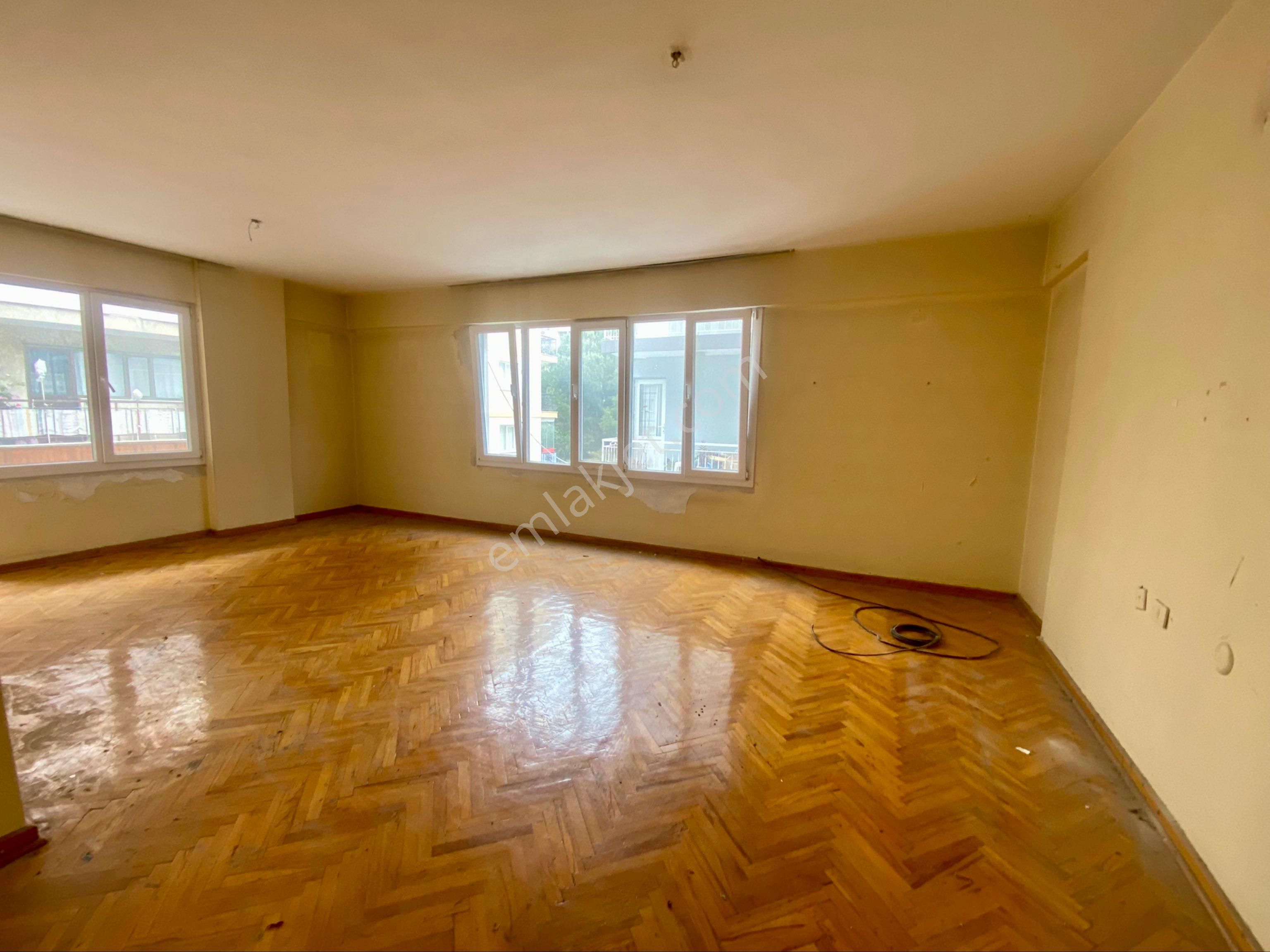 Yeşilyurt Ordu Caddesi Yanı Arakat Köşe Aydınlık 140m² 3+1 Daire