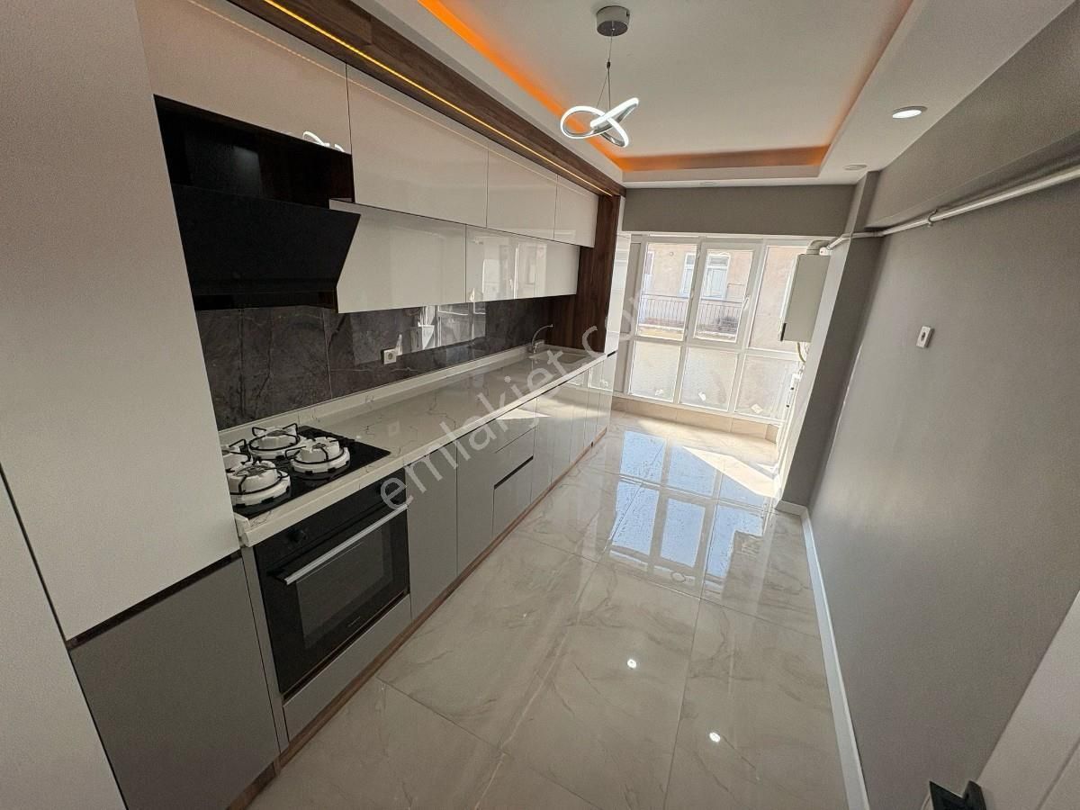 Sincan Mareşalde Çift Balkonlu Vestiyerli Full Yapılı Daire