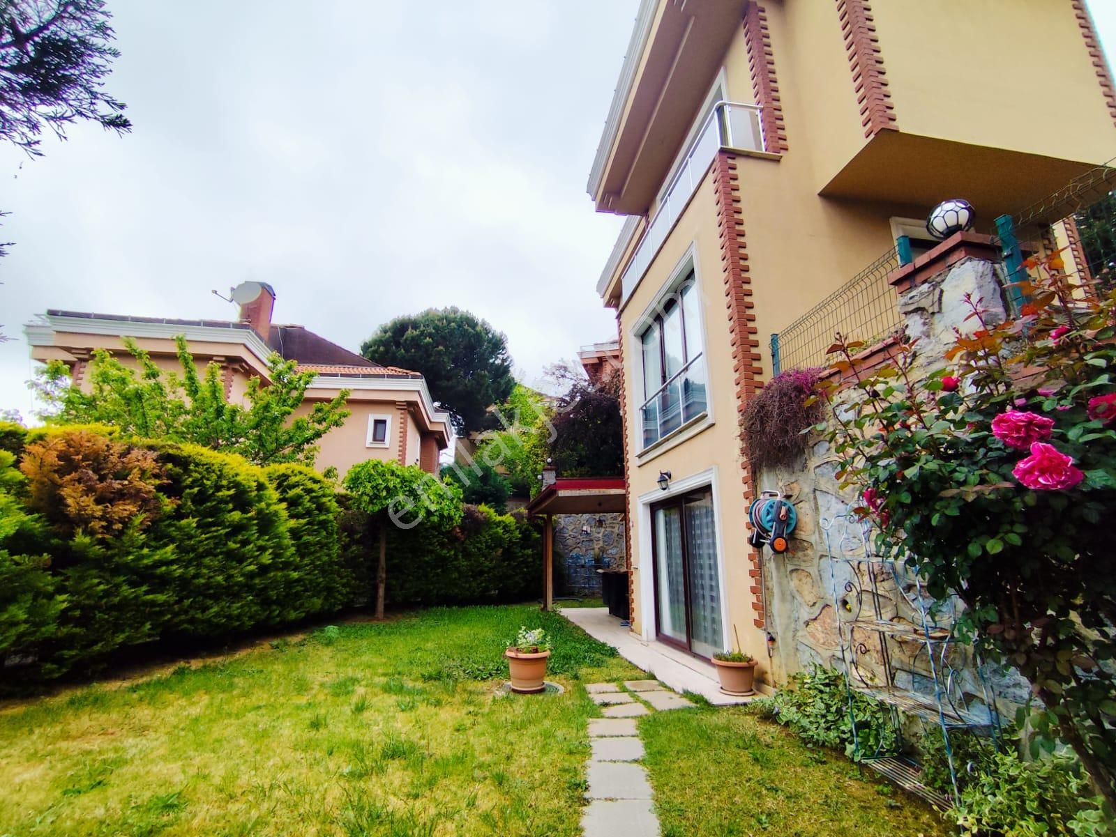 Çarşı Mah Güvenlikli Site İçinde 5+2 Ebeveyn Banyolu Lüks Villa