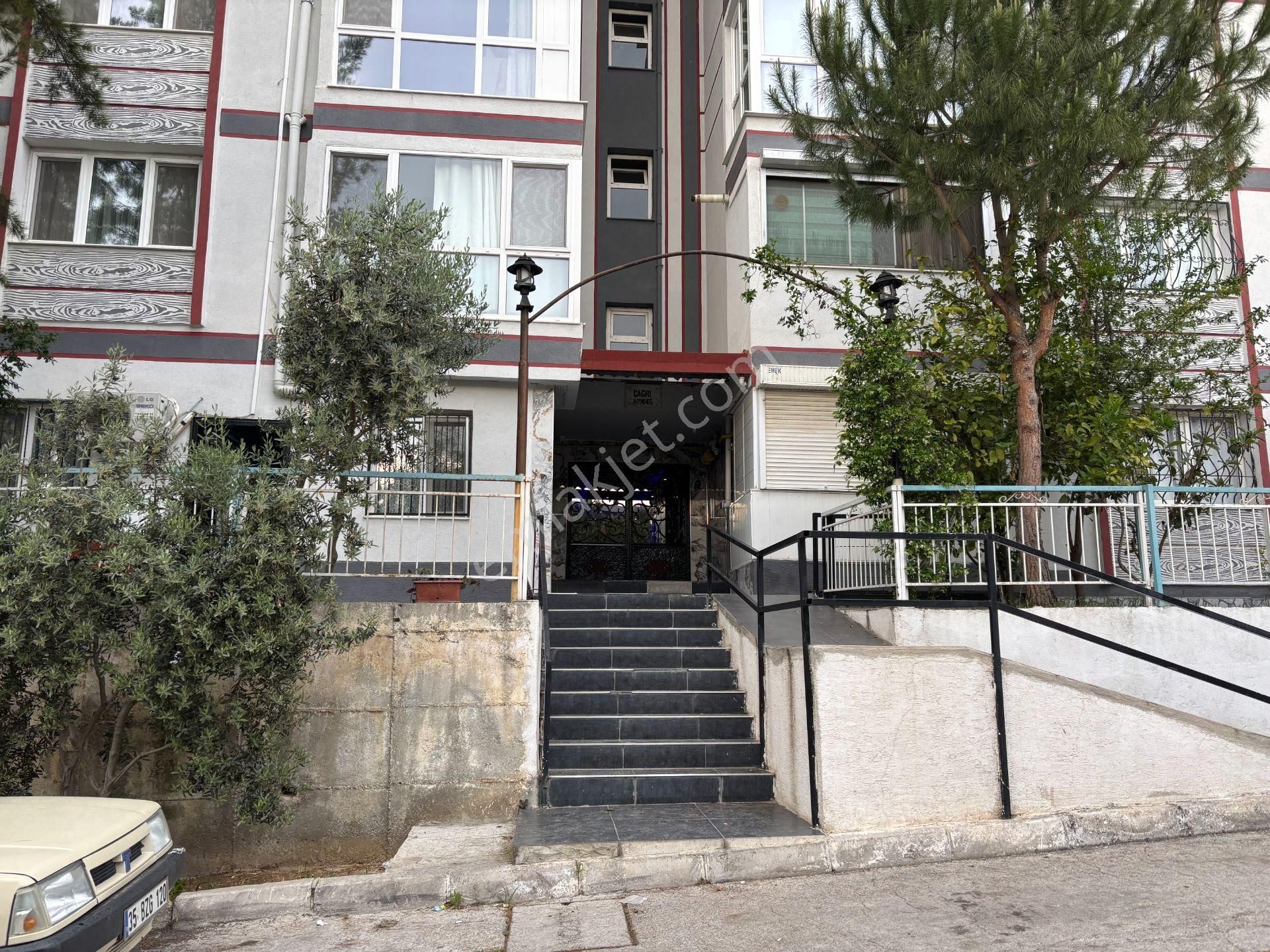 Çiğli Egekent Atatürk Mah. Tadilatlı 2+1 Satılık Daire