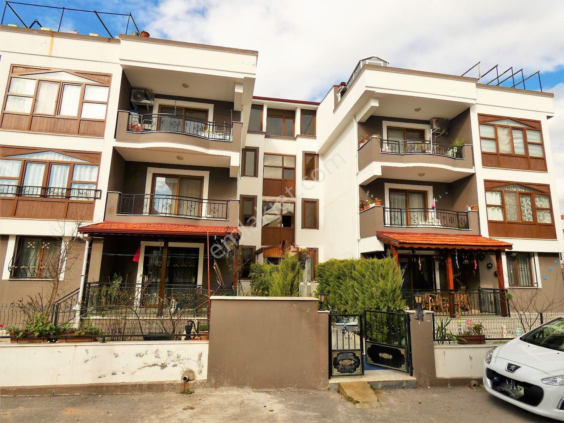 İzmir Seferihisar Ürkmez De Satılık Bahçeli Zemin Kat Daire 2+1