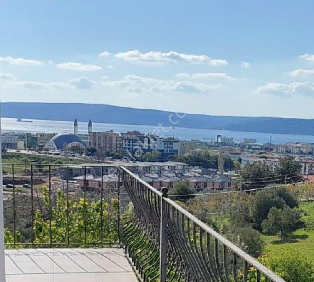 Çanakkale Merkezde Site İçi Boğaz Manzaralı Tripleks Boş Villa