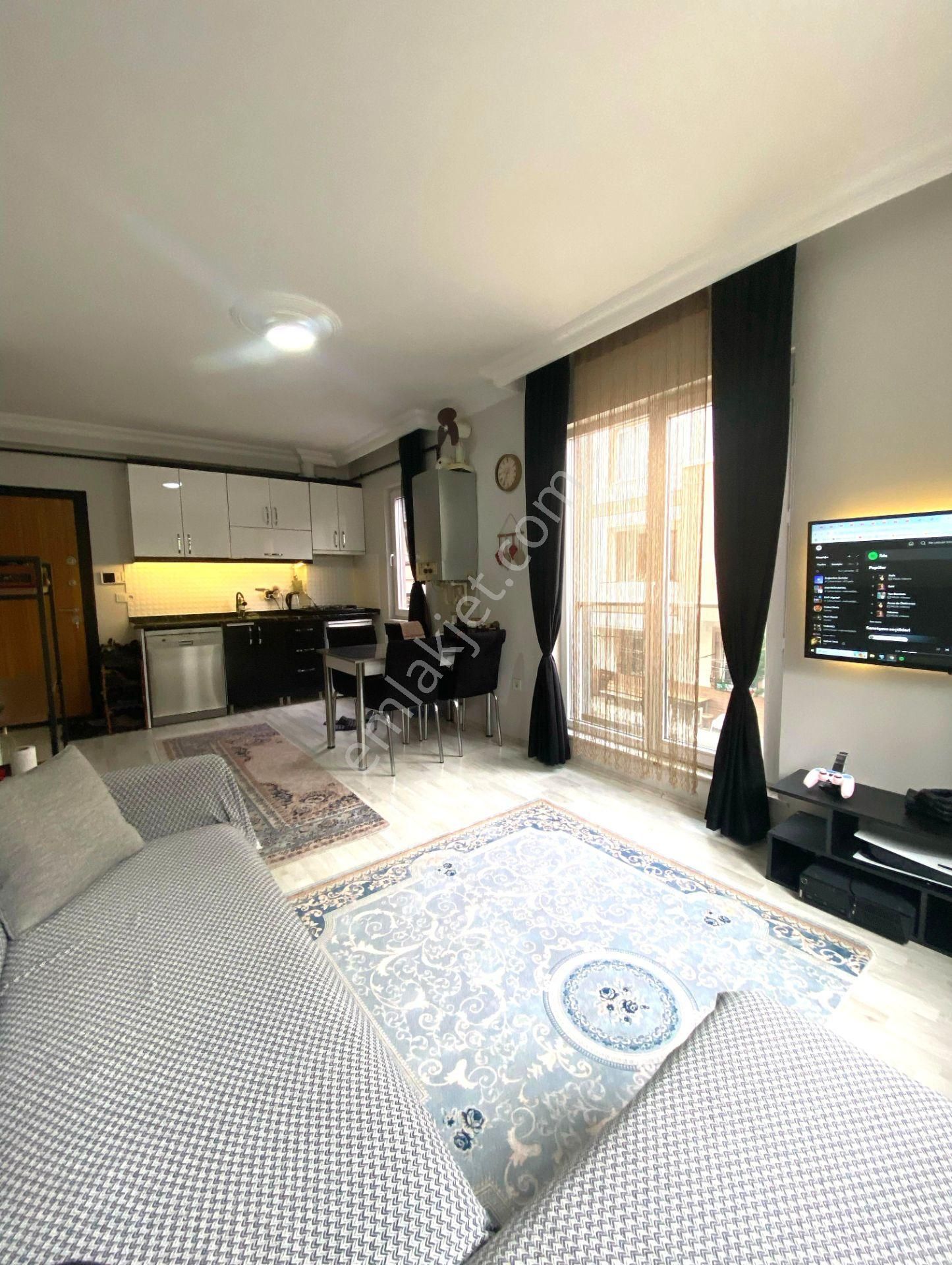 Satılık 1+1 Daire - Ters Dublex Kullanım Alanlı Metro Yanı