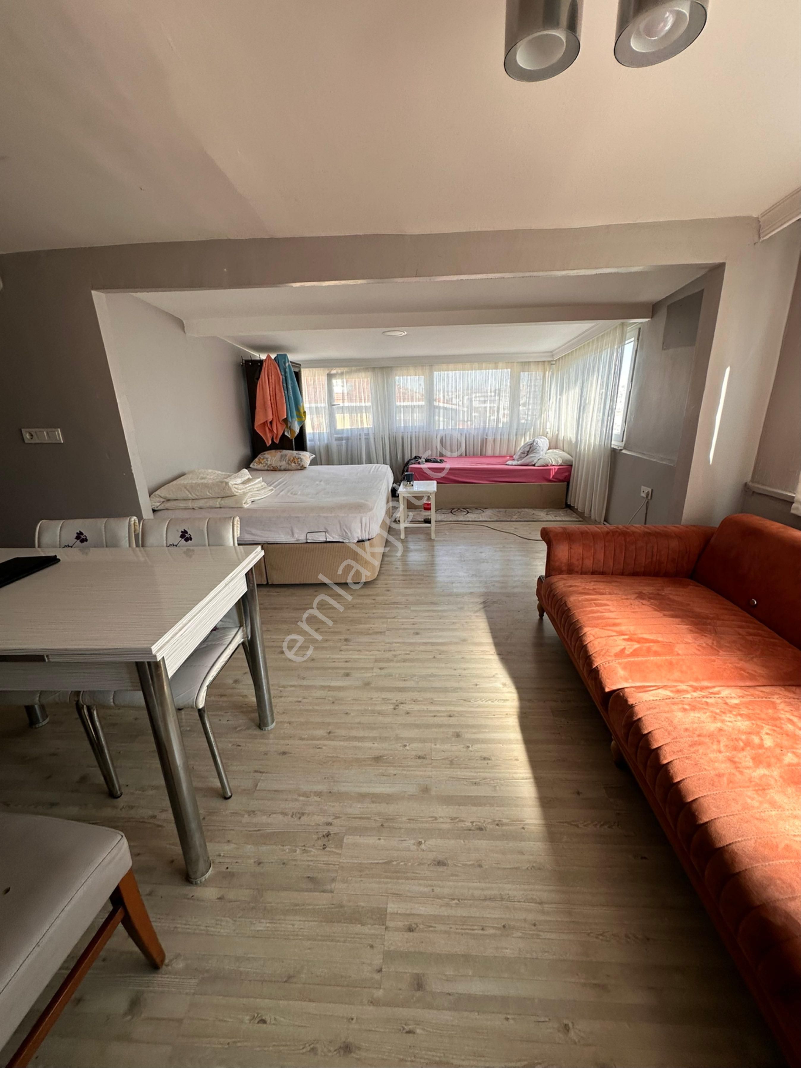 Ateştuğlada Köşe Başı Binada Satılık 4+1 Daire