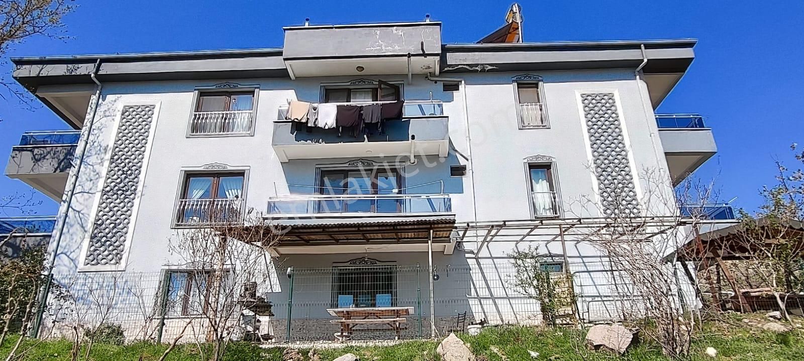 Afyon Tezcan Emlaktan Taci Ahmet Mahallesinde Komple Bina