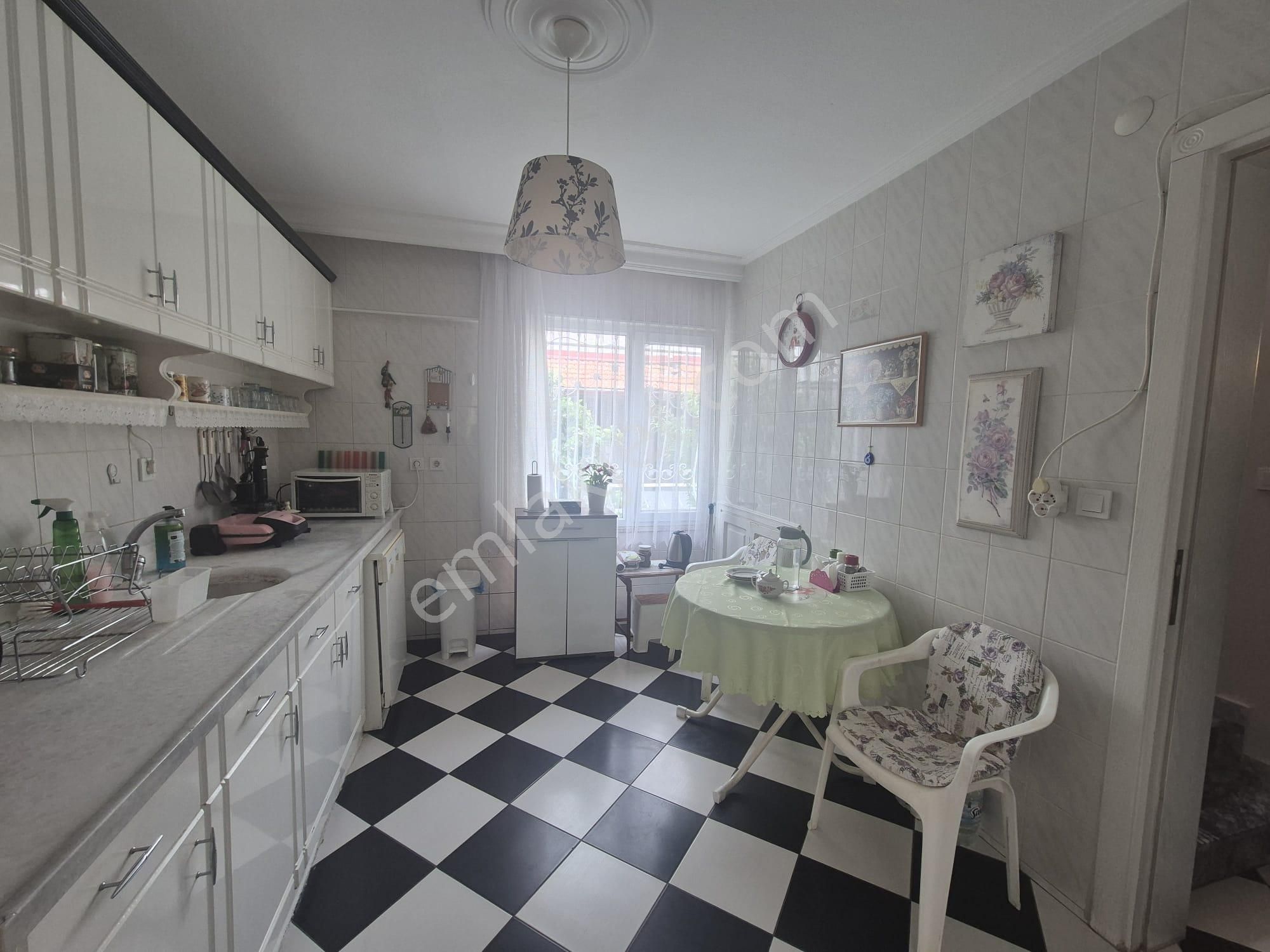 Akçay Güre'de Denize 2dk.mesafede Bahçeli Bakımlı Tripleks Villa - Görsel 16