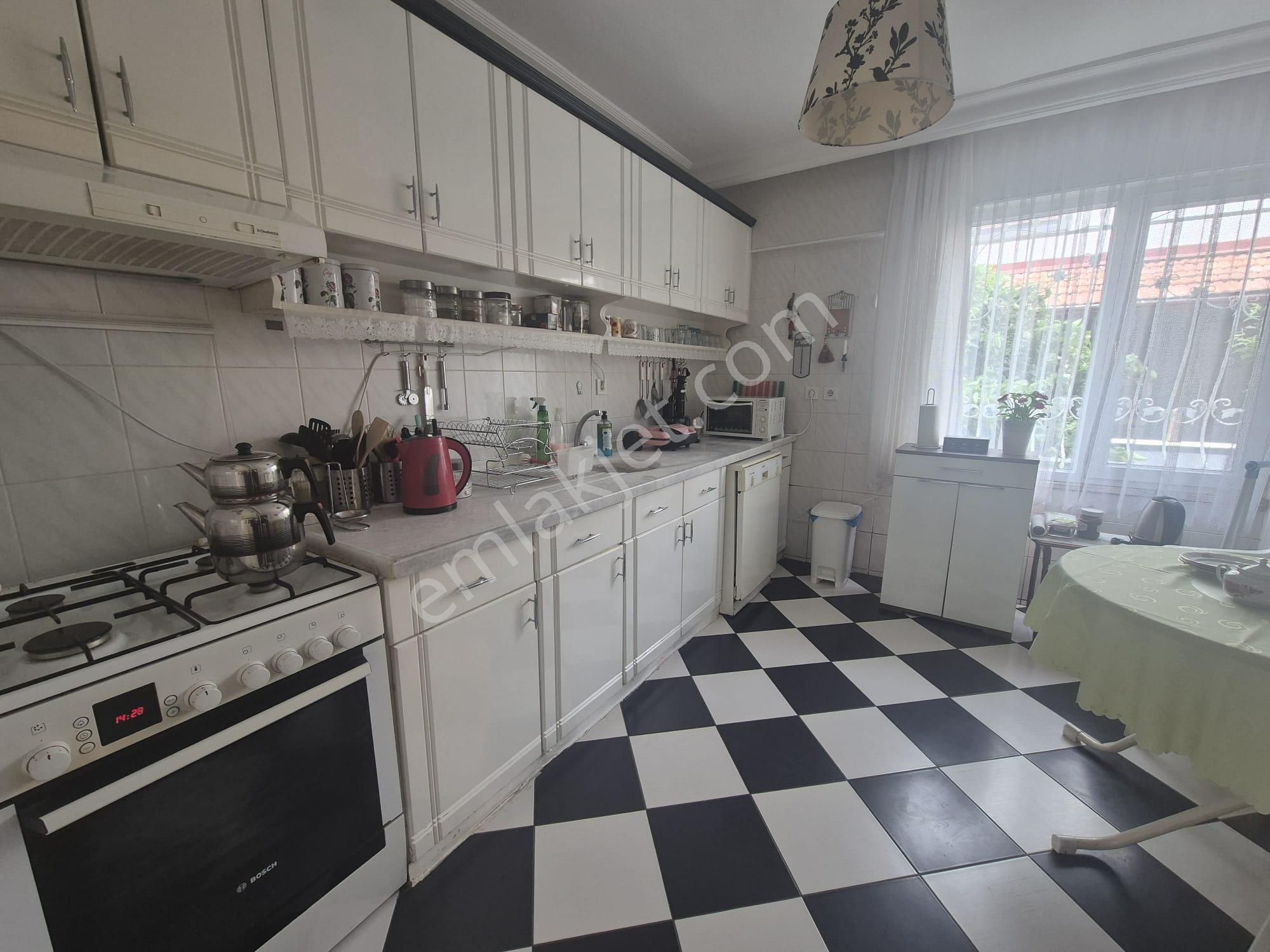 Akçay Güre'de Denize 2dk.mesafede Bahçeli Bakımlı Tripleks Villa - Görsel 15