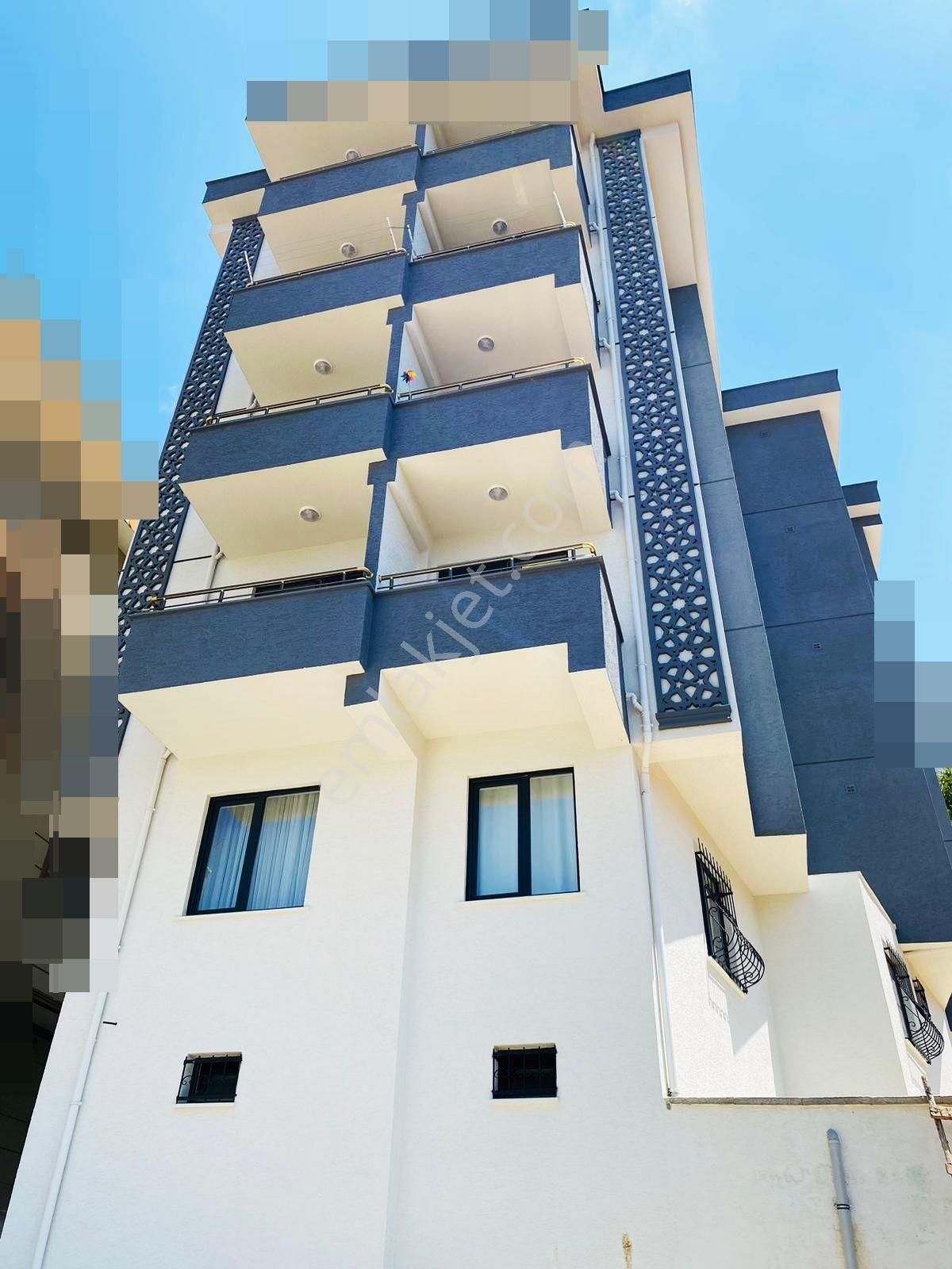 Mertcan Dan Yakacık Meydana Yürüme Arakat 3+1 İskanlı - Manzaralı