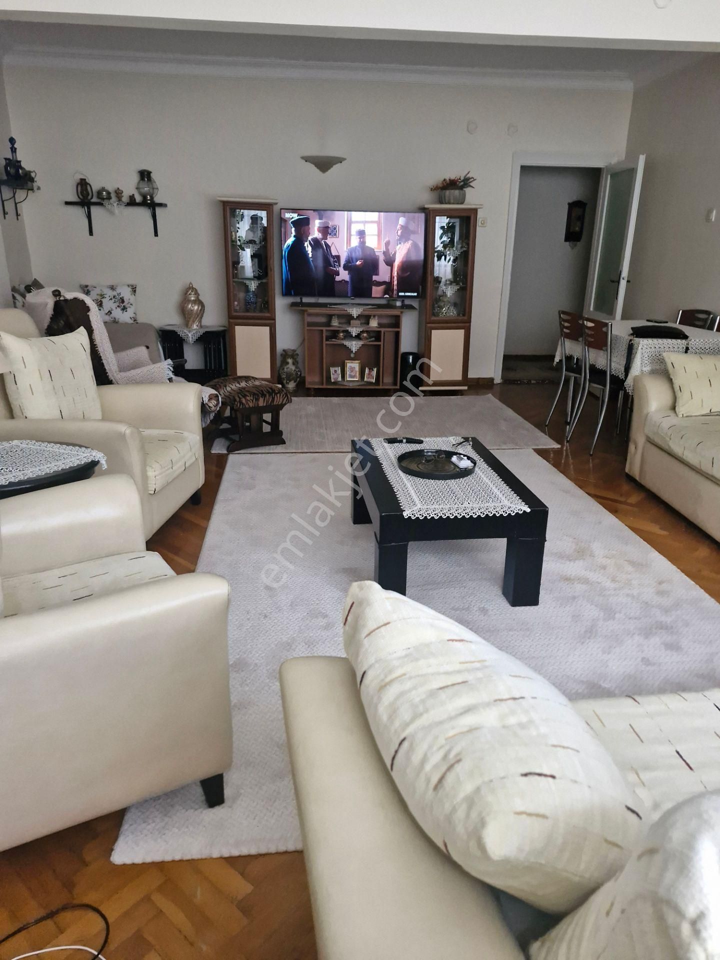 Akşenden Fatih Kocamustafapaşa Köprülü Pasajı Civarı 2.kat 2+1 100m²satılık Daire