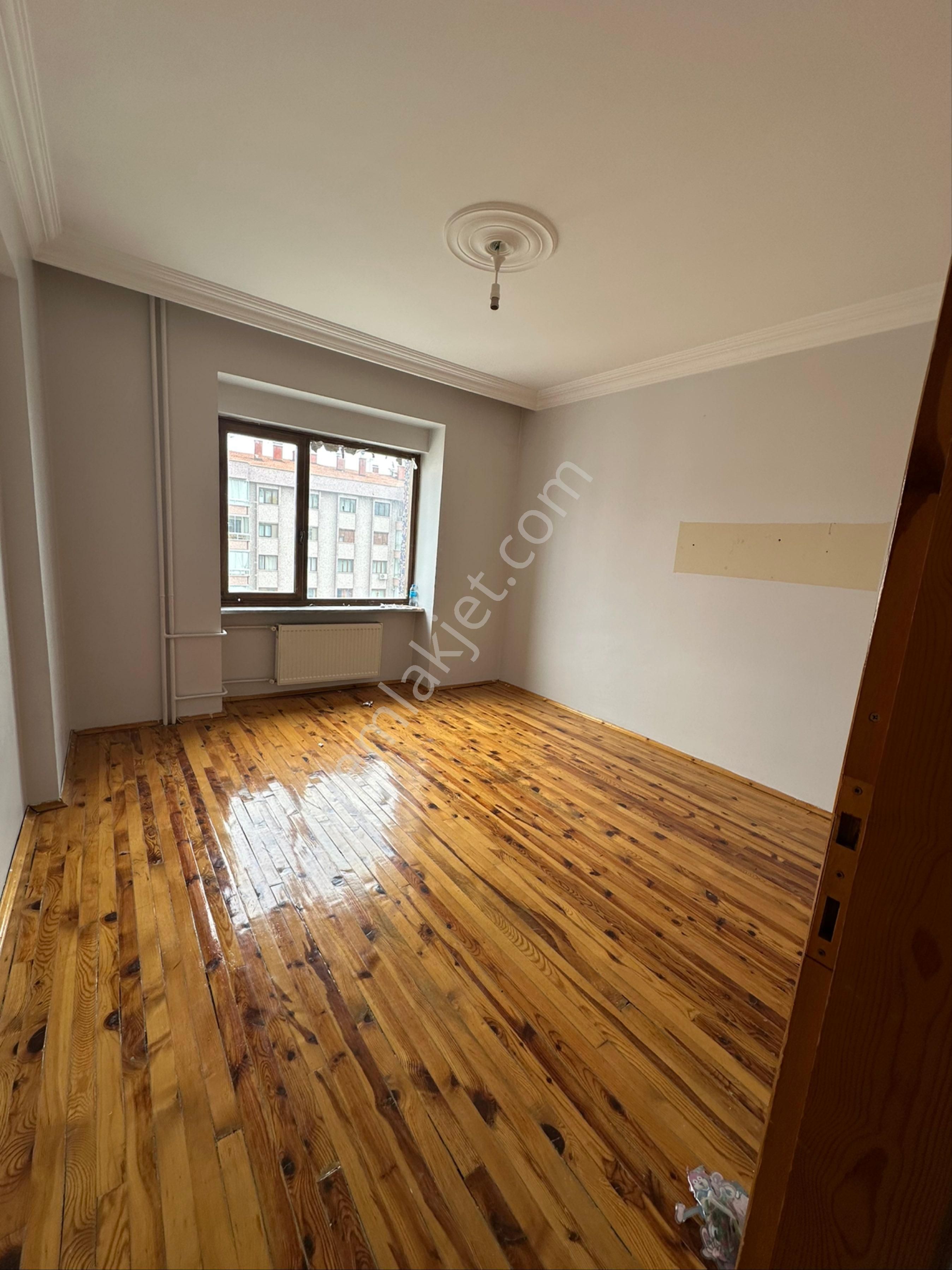 Salih Emlaktan Kiralık 3+1 Geniş Daire