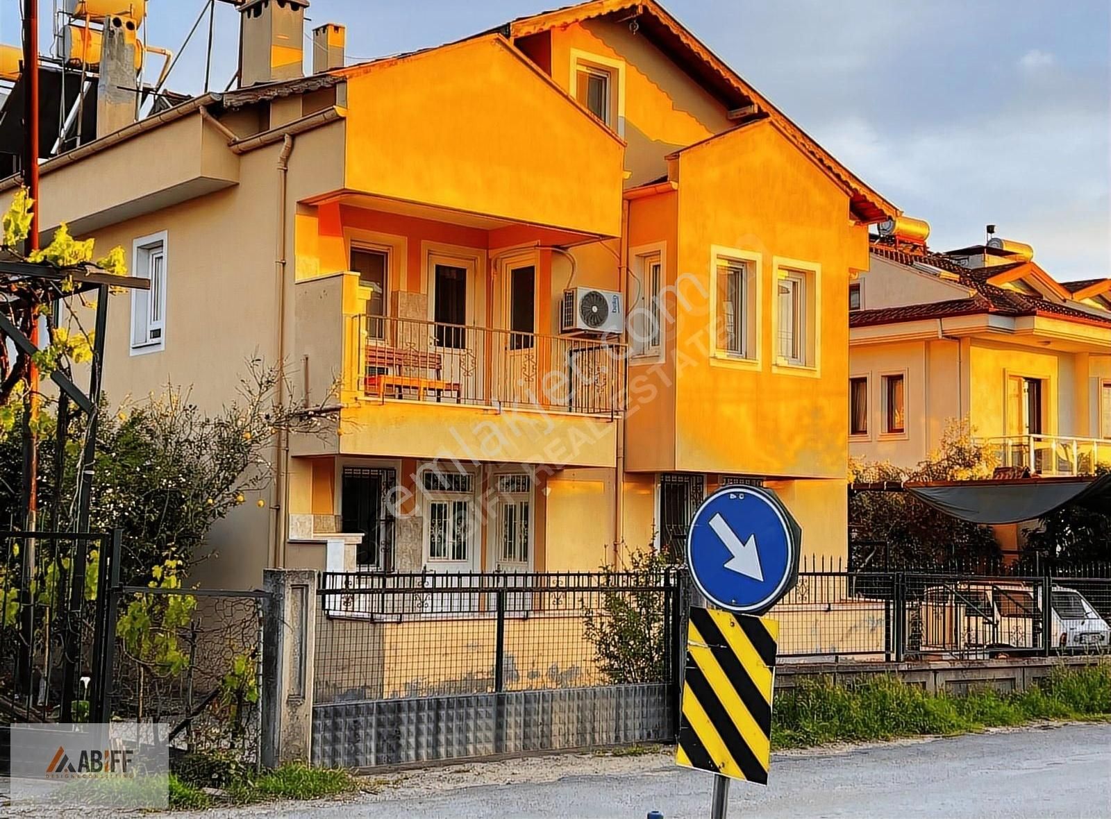 Fethiye Patlangıç'ta 3+1 Bahçeli Giriş Kat Kiralık Ev.