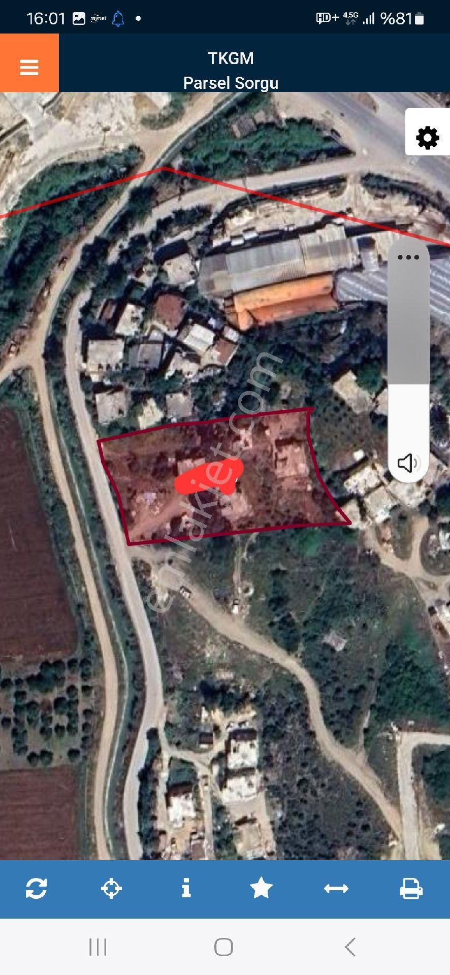Berekette Ana Yola Yakın İçerinde 2 Adet Ev Olan Tek Tapu Mustakil Köy Yerleşiyerinde Parsel