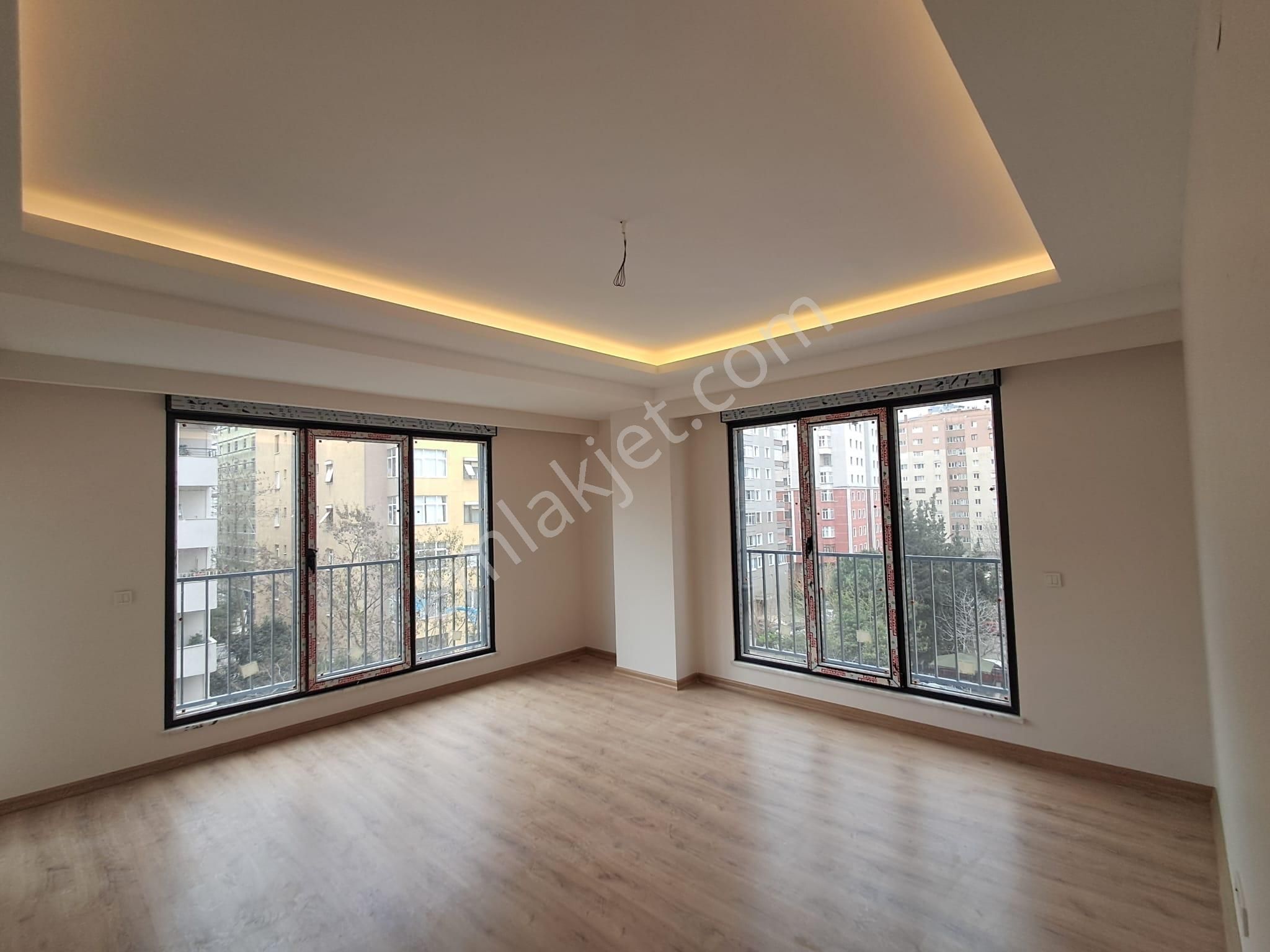 Oryaştan Ataşehir İçerenköyde Sıfır 100m2 3+1 Arakat Daire