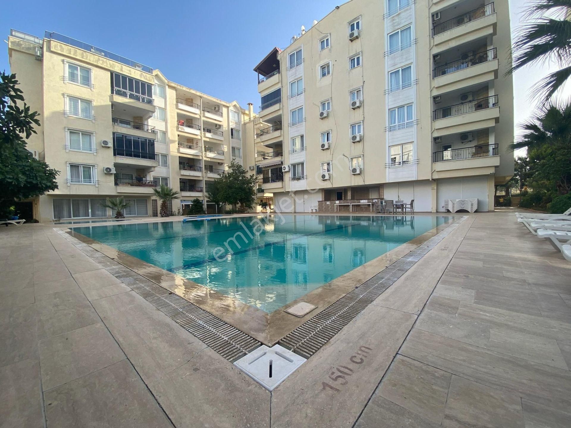 Didimde Havuzlu Ve Güvenlikli Site İçerisinde 2+1 Açık Mutfaklı Giriş Katlı Dairemiz Satılıktır