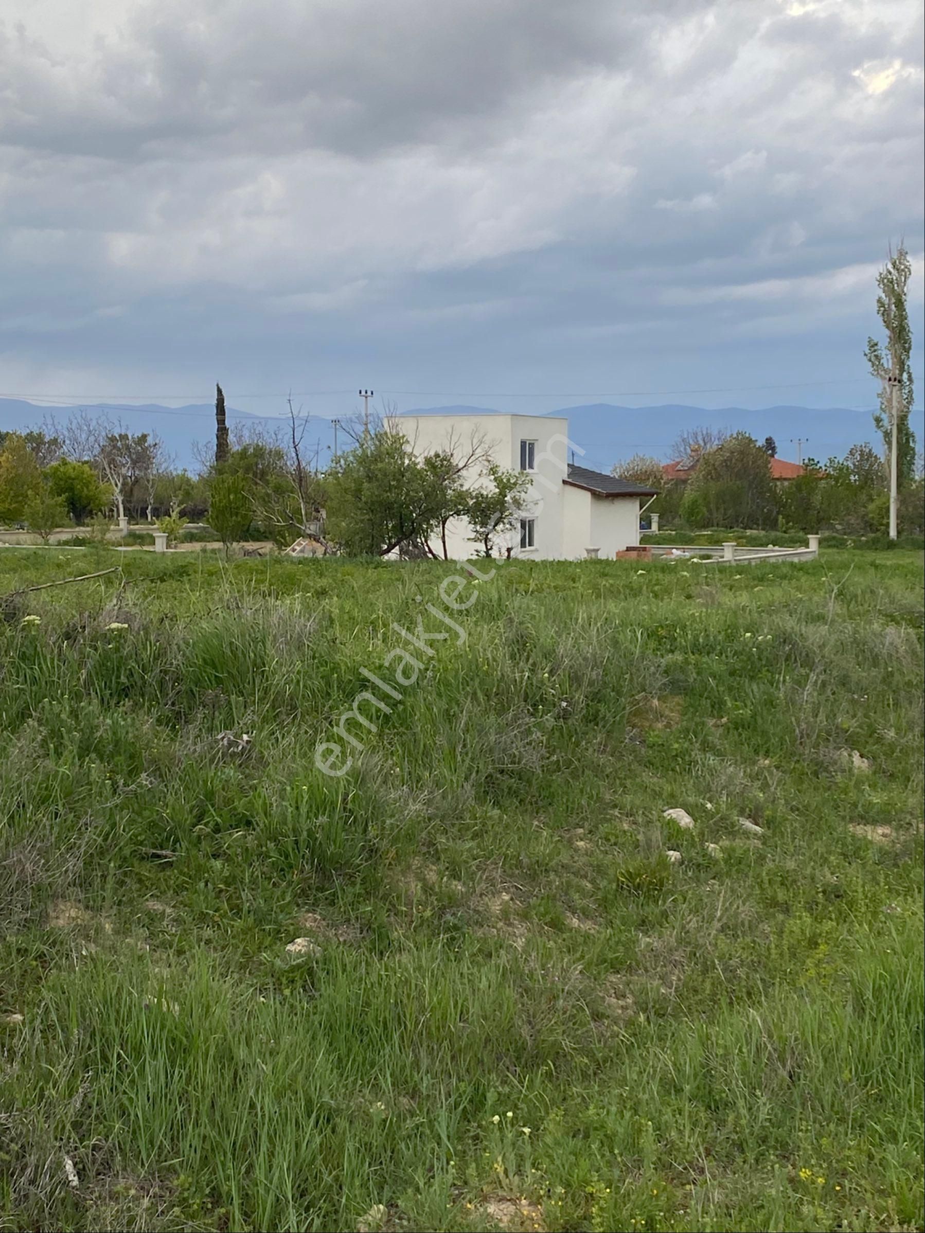 Burdur Merkez Kışla Mahallesi Yatırıma Ve Hobi Bahçesi Yapımına Uygun Bahçe
