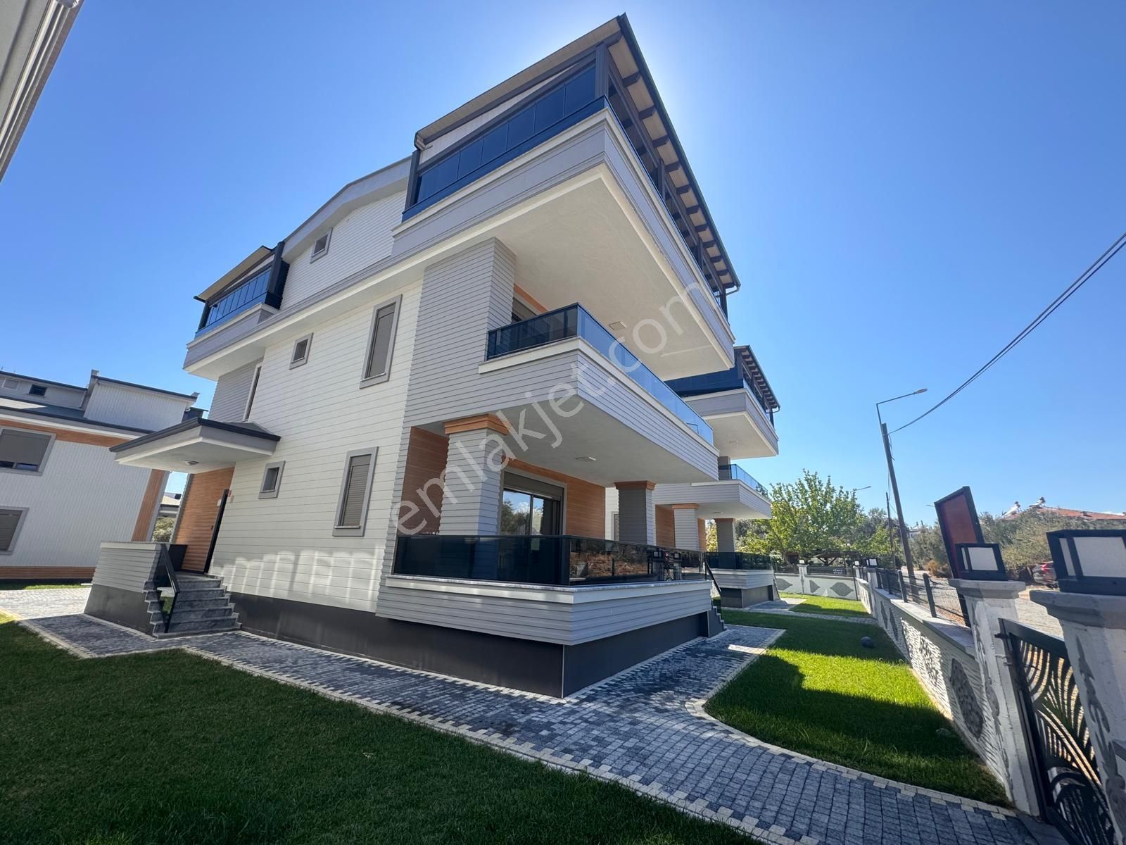 Güçlü Kardeşler Gürede Yolun Altı Denize Yakın 5+1 Tam Müstakil Villa'lar