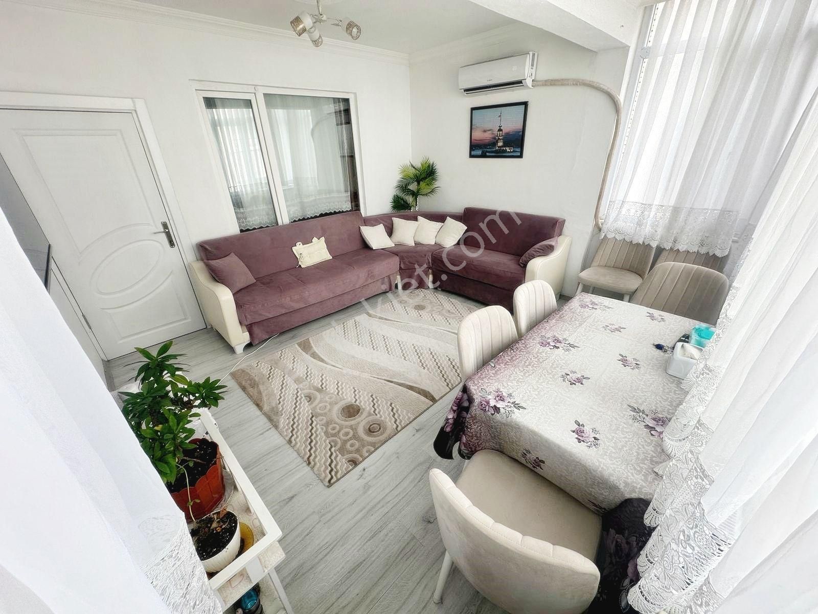 ꧁ay Emlak'tan꧂akçay Merkezde Denize 50 Mt Ön Cephe Arakat Ayrı Mutfaklı Satılık 2+1 Kombili Daire
