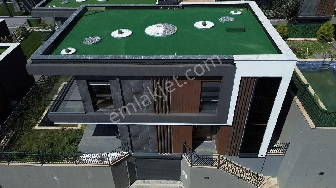 Kuşadası Soğucak'ta Deniz Manzaralı Trıbleks Akıllı Villa