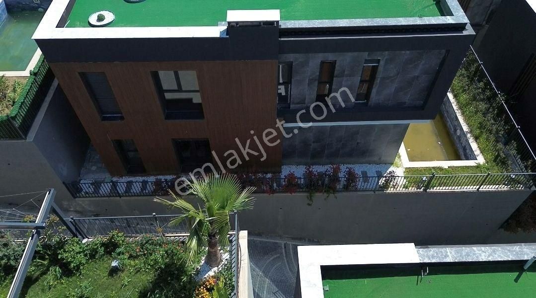 Kuşadası Soğucak'ta Deniz Manzaralı Trıbleks Akıllı Villa