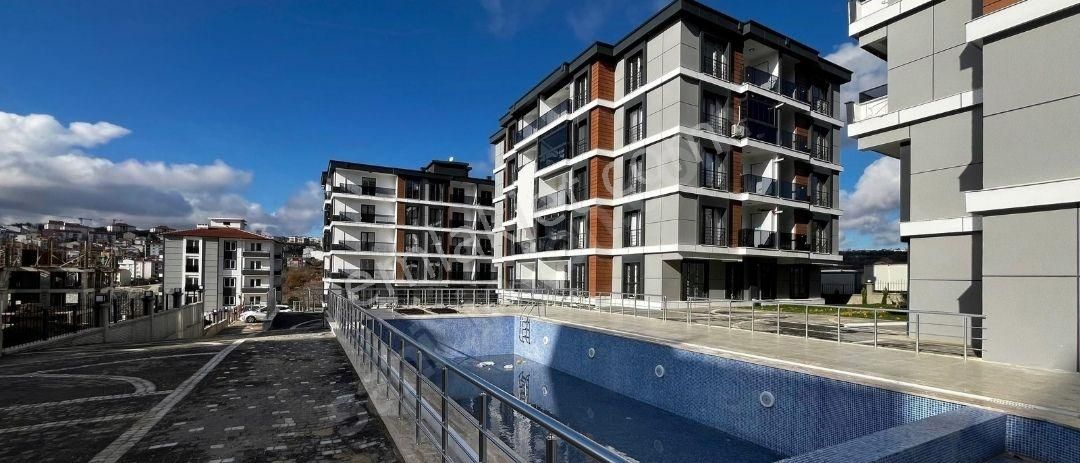 Tekirdağ Merkez Ana Cadde Üzeri Havuzlu 1+1 Satılık Lüks Sıfır Daire